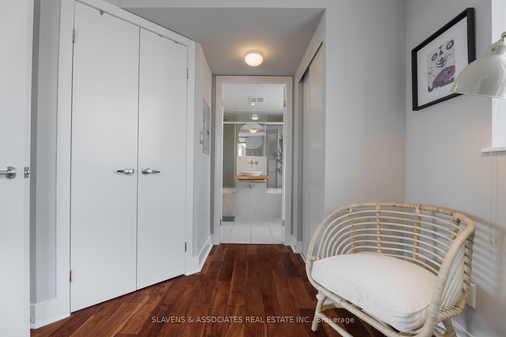 2 Bedrooms Condo at 550 Queens,  Toronto For sale