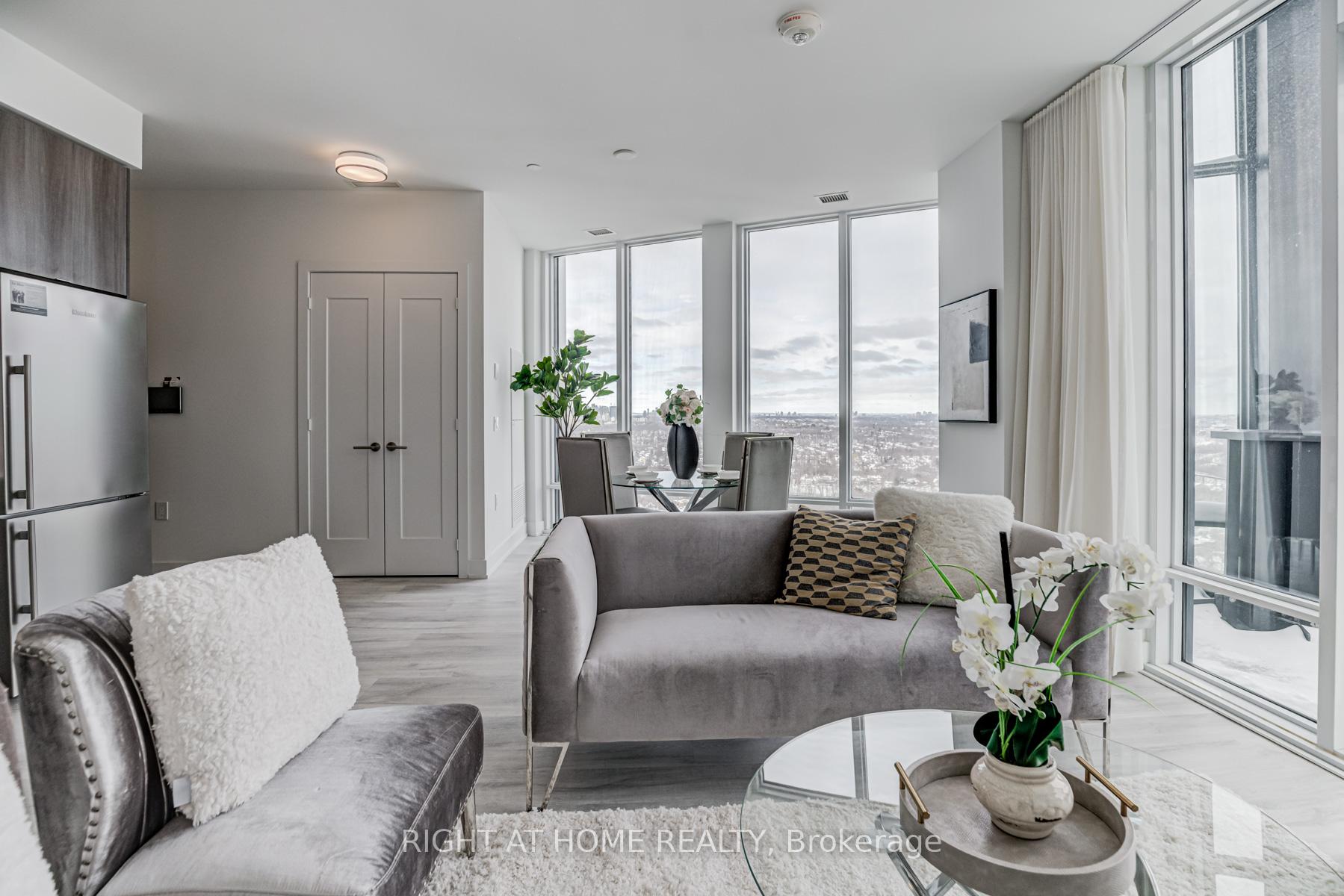 2 Bedrooms Condo at 575 Bloor,  Toronto For sale