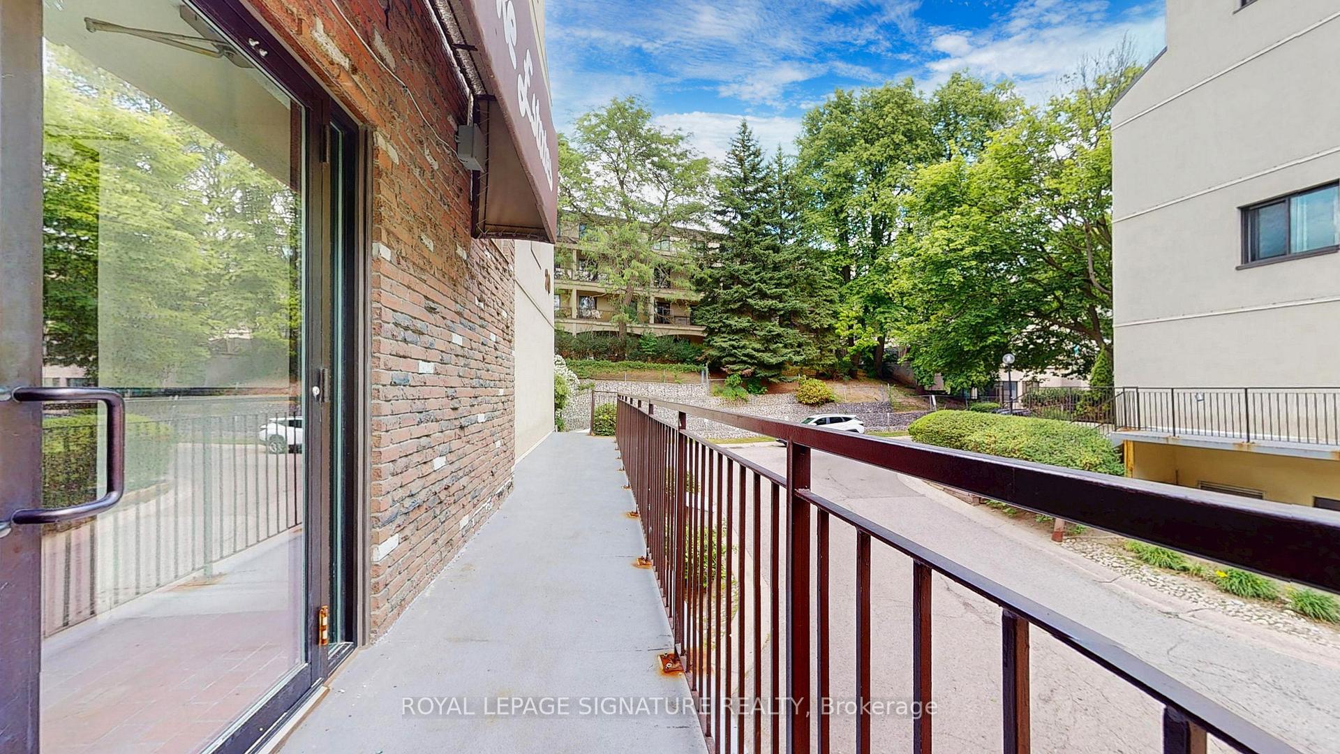 4 Bedrooms Condo at 20 Moonstone, Toronto For sale
