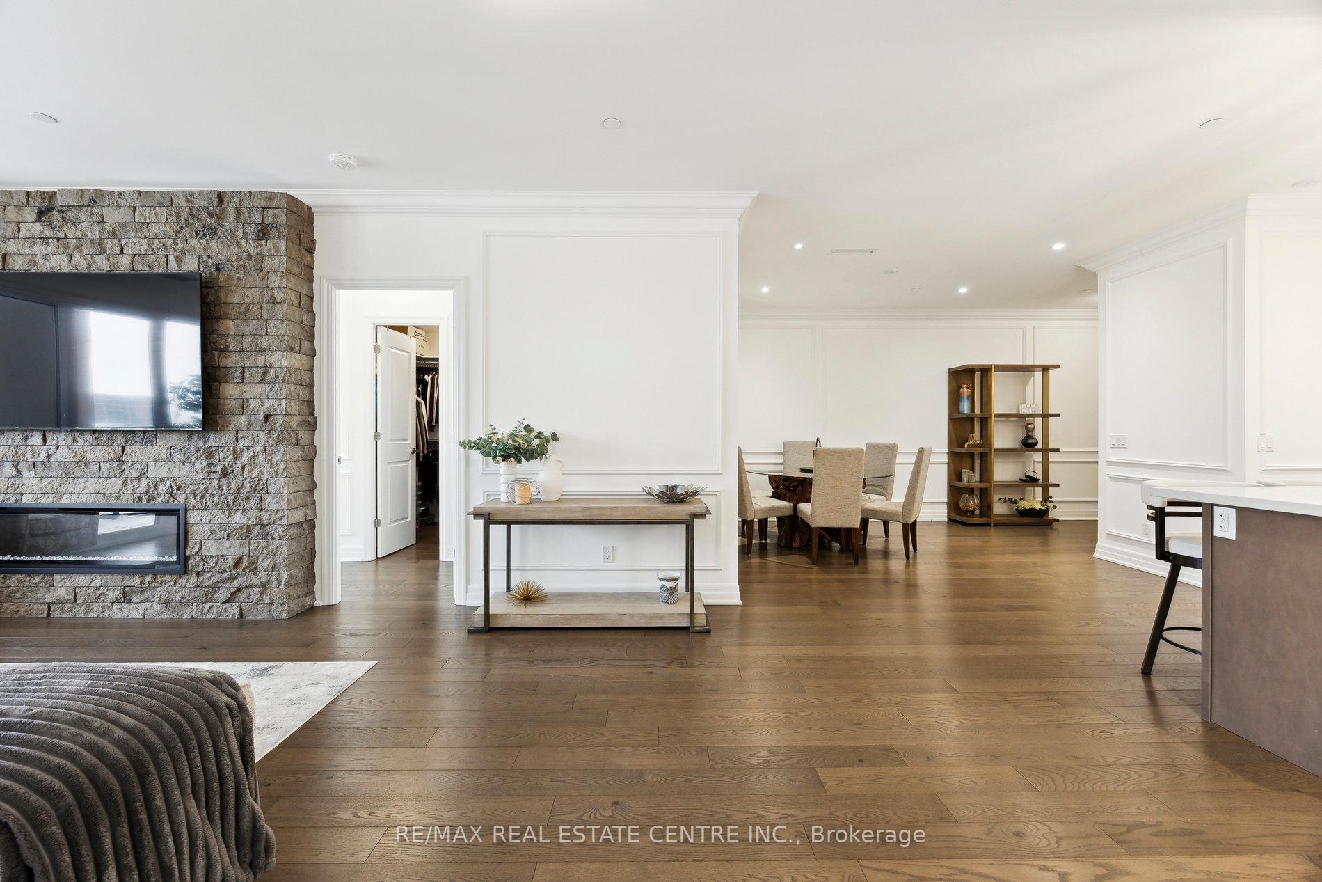 3 Bedrooms Condo at 9075 Jane,  Vaughan For sale