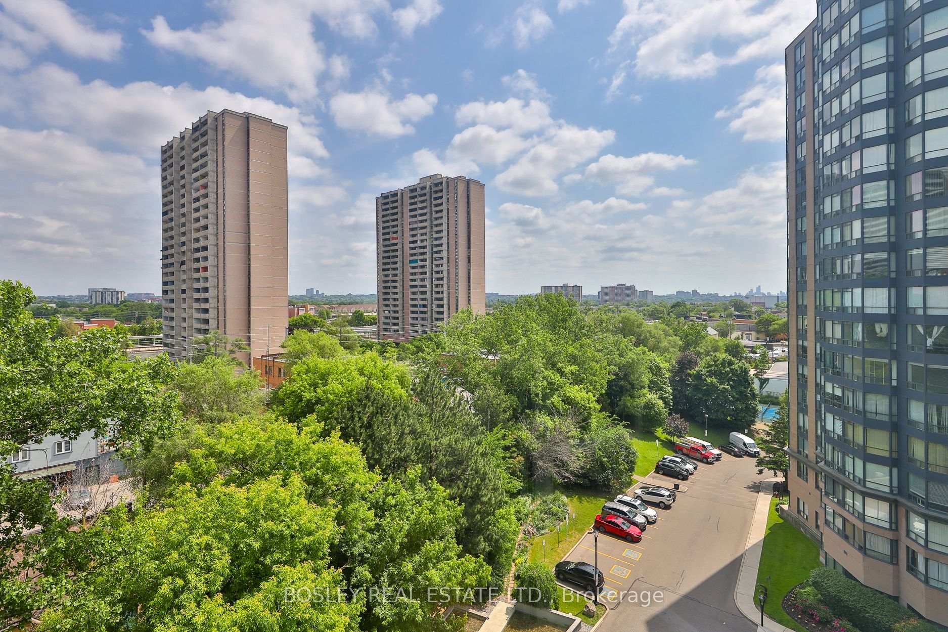 2 Bedrooms Condo at 3 Hickory Tree, Toronto For sale