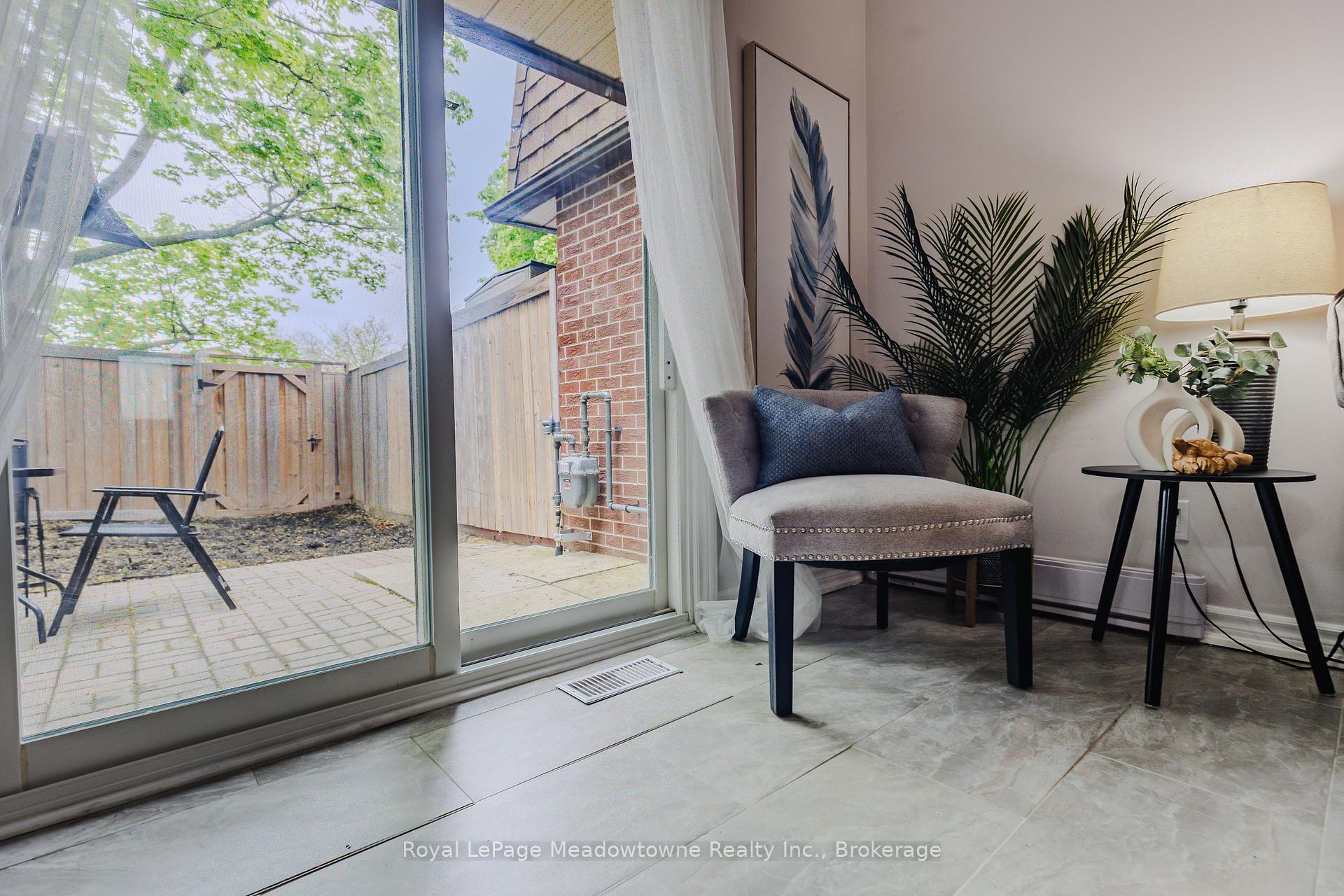 3 Bedrooms Condo at 6240 Montevideo, Mississauga For sale