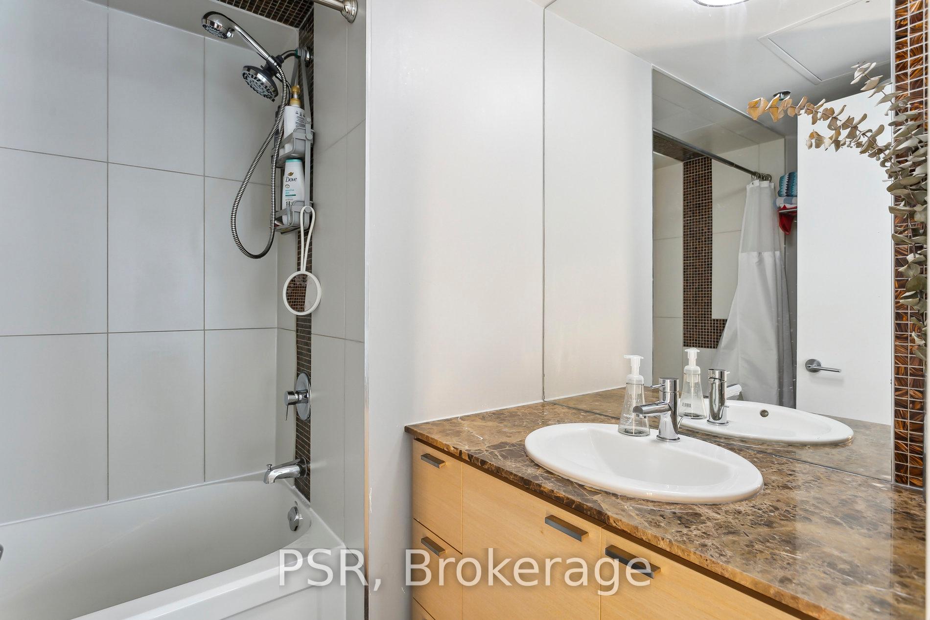 2 Bedrooms Condo at 375 King, Toronto For sale