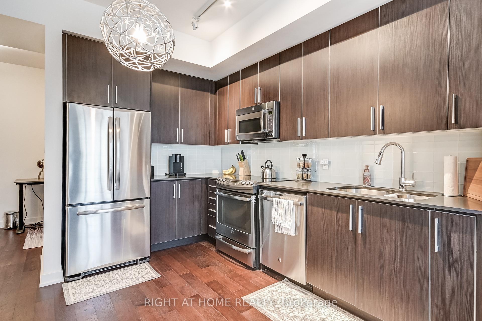 2 Bedrooms Condo at 2212 Lake Shore, Toronto For sale