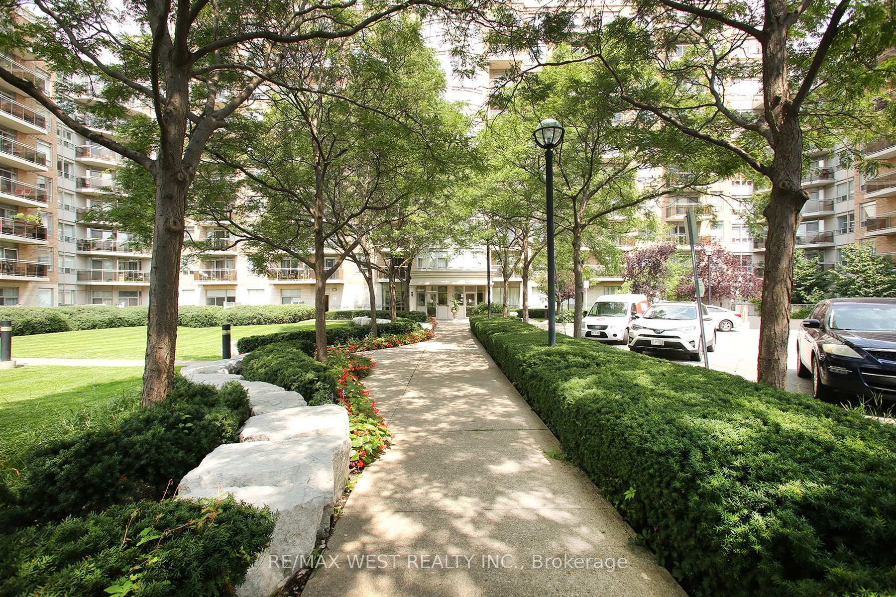 2 Bedrooms Condo at 650 Lawrence,  Toronto For sale