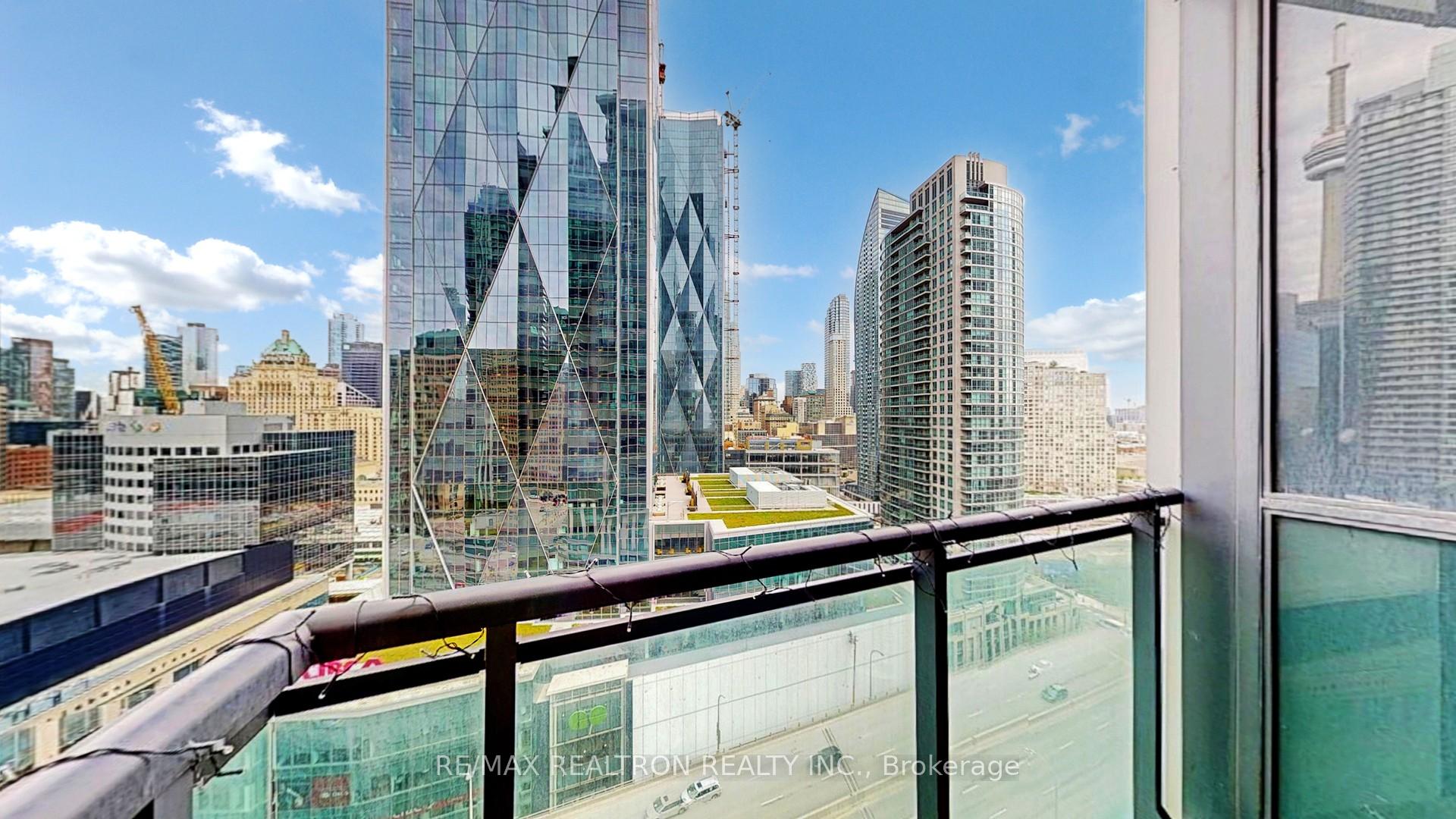 1 Bedroom Condo at 18 Harbour, Toronto For sale