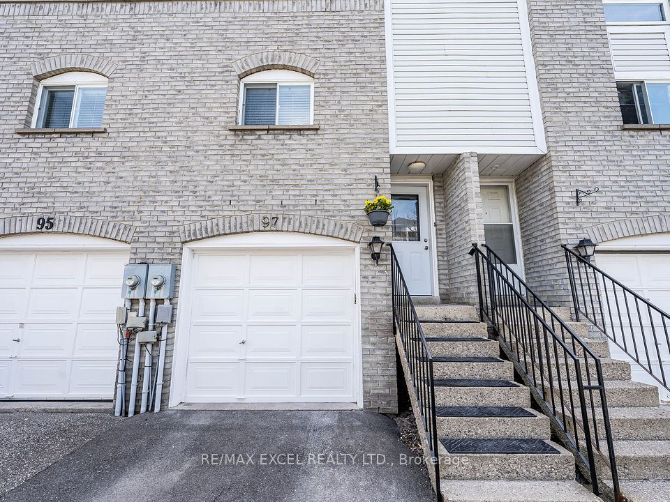 97 William Curtis Circle, Newmarket, ON L3Y 8L8