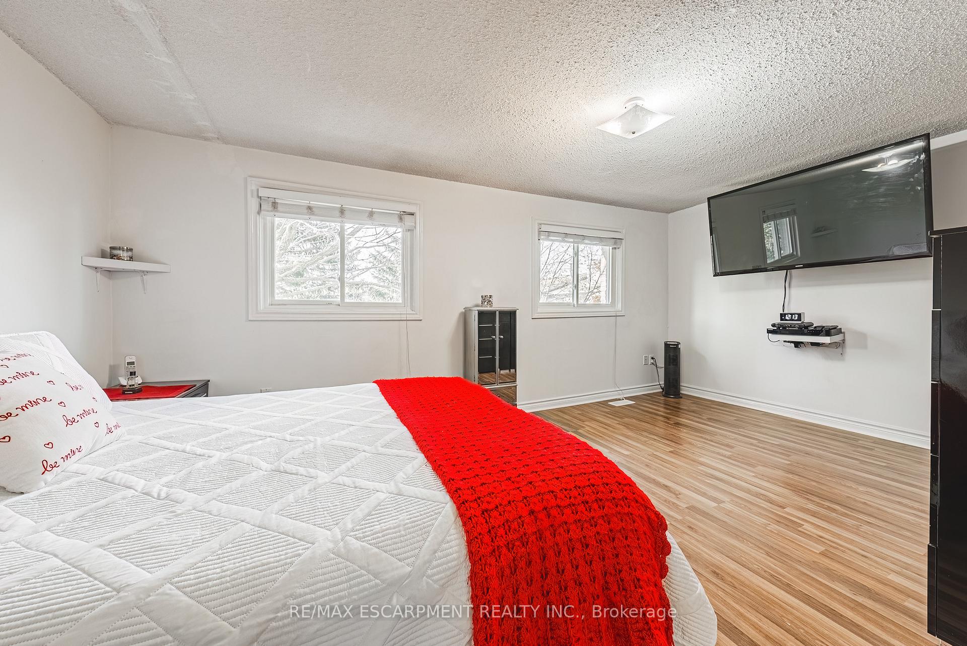3 Bedrooms Condo at 1155 Paramount, Hamilton For sale