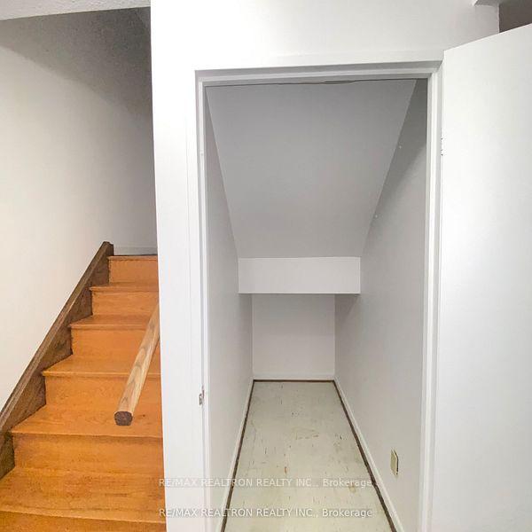 2 Bedrooms Condo at 349 St Clair, Toronto For sale