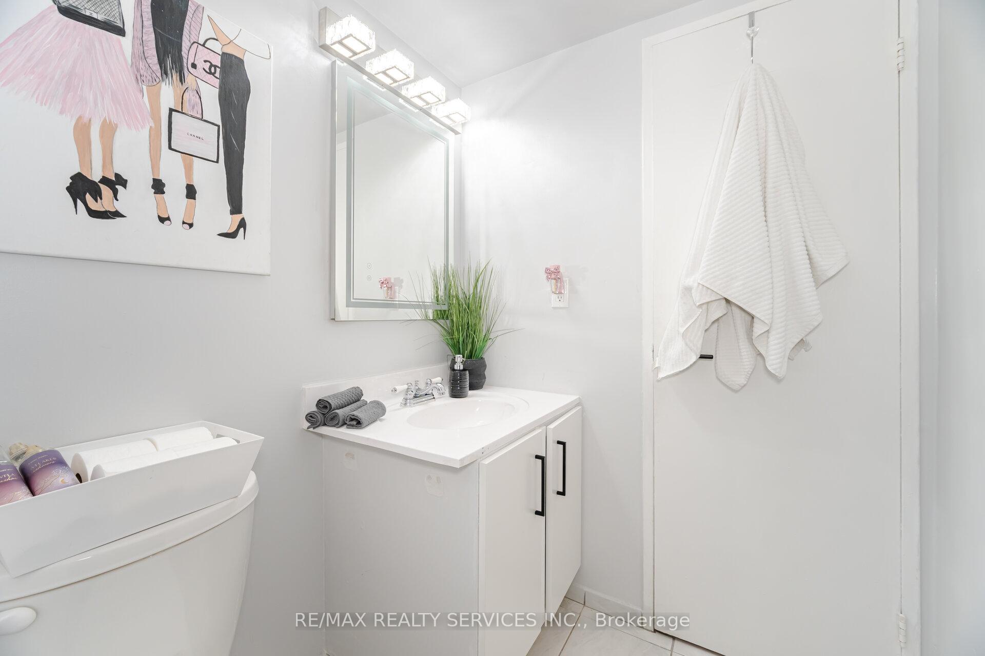 2 Bedrooms Condo at 420 Mill,  Toronto For sale
