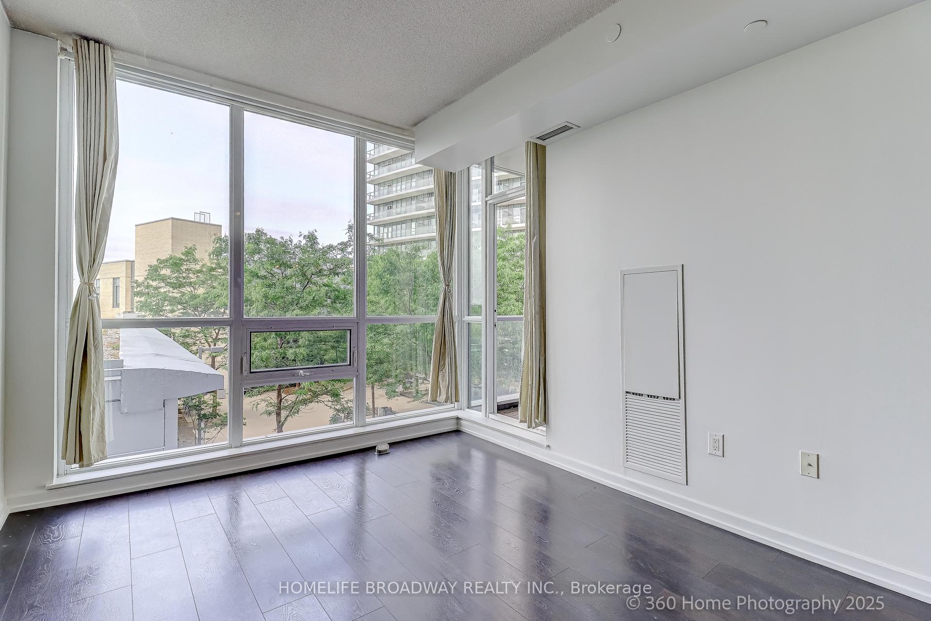 2 Bedrooms Condo at 62 Forest Manor, Toronto For sale