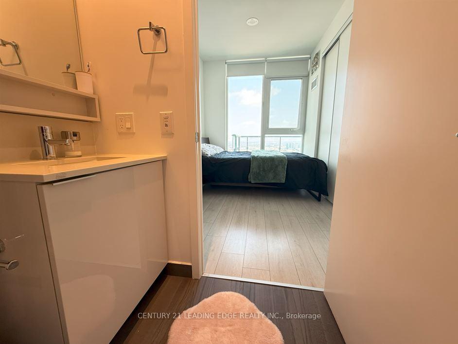 2 Bedrooms Condo at 950 Portage, Vaughan For sale