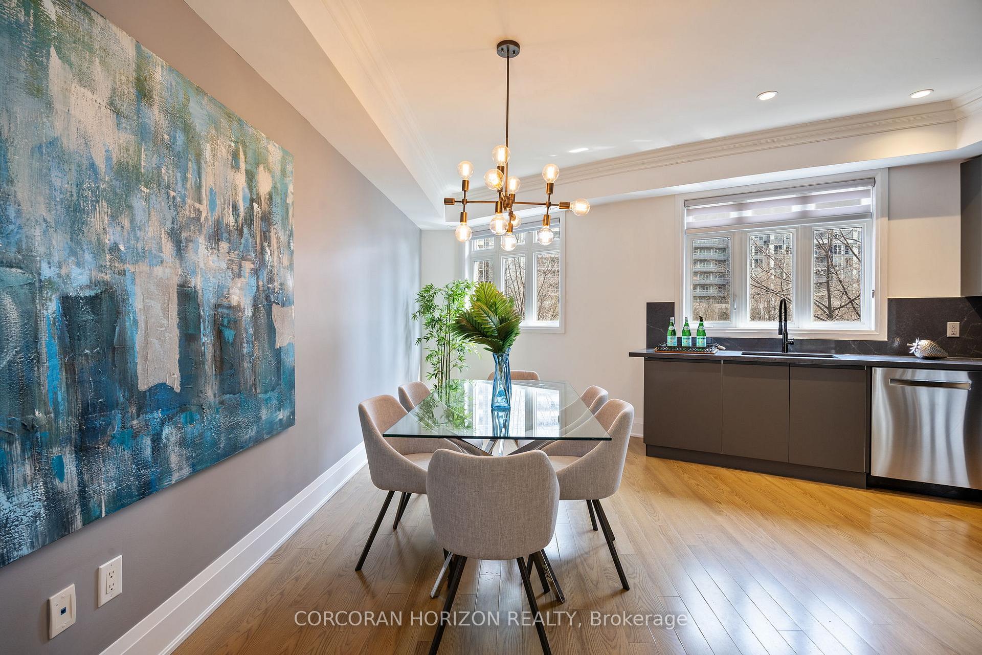 4 Bedrooms Condo at 9 Oakburn, Toronto For sale