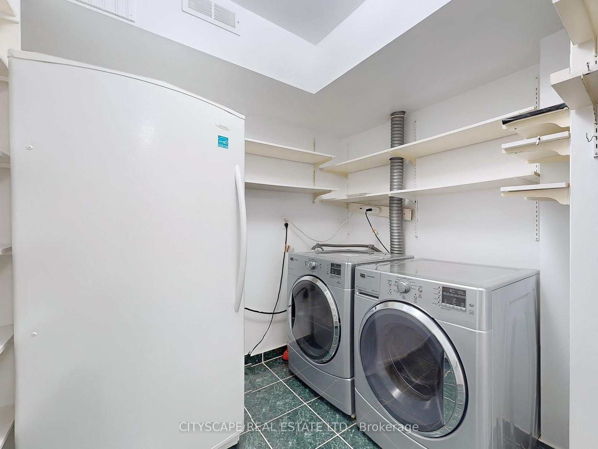 2 Bedrooms Condo at 1320 Mississauga Valley, Mississauga For sale