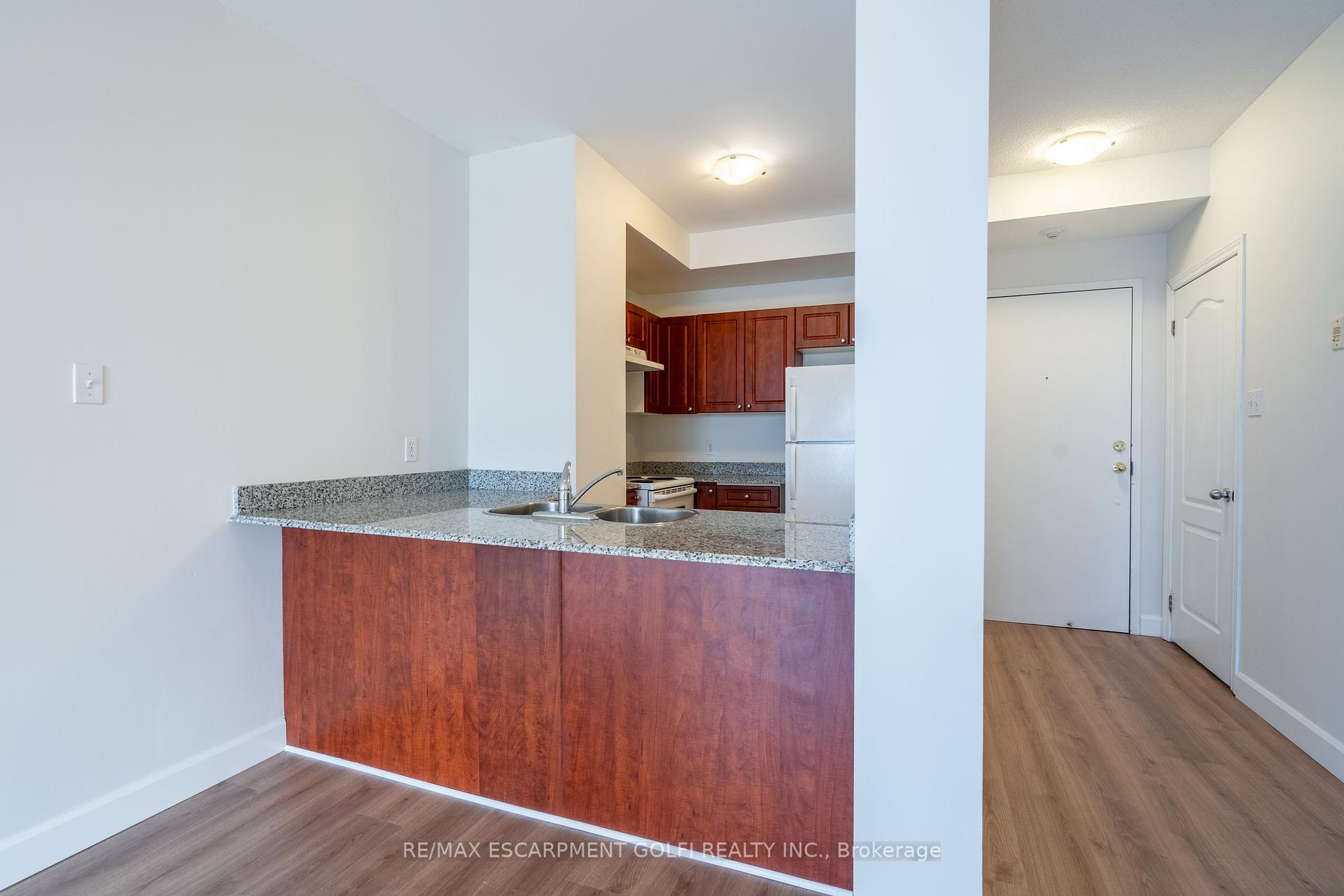 2 Bedrooms Condo at 135 James, Hamilton For sale