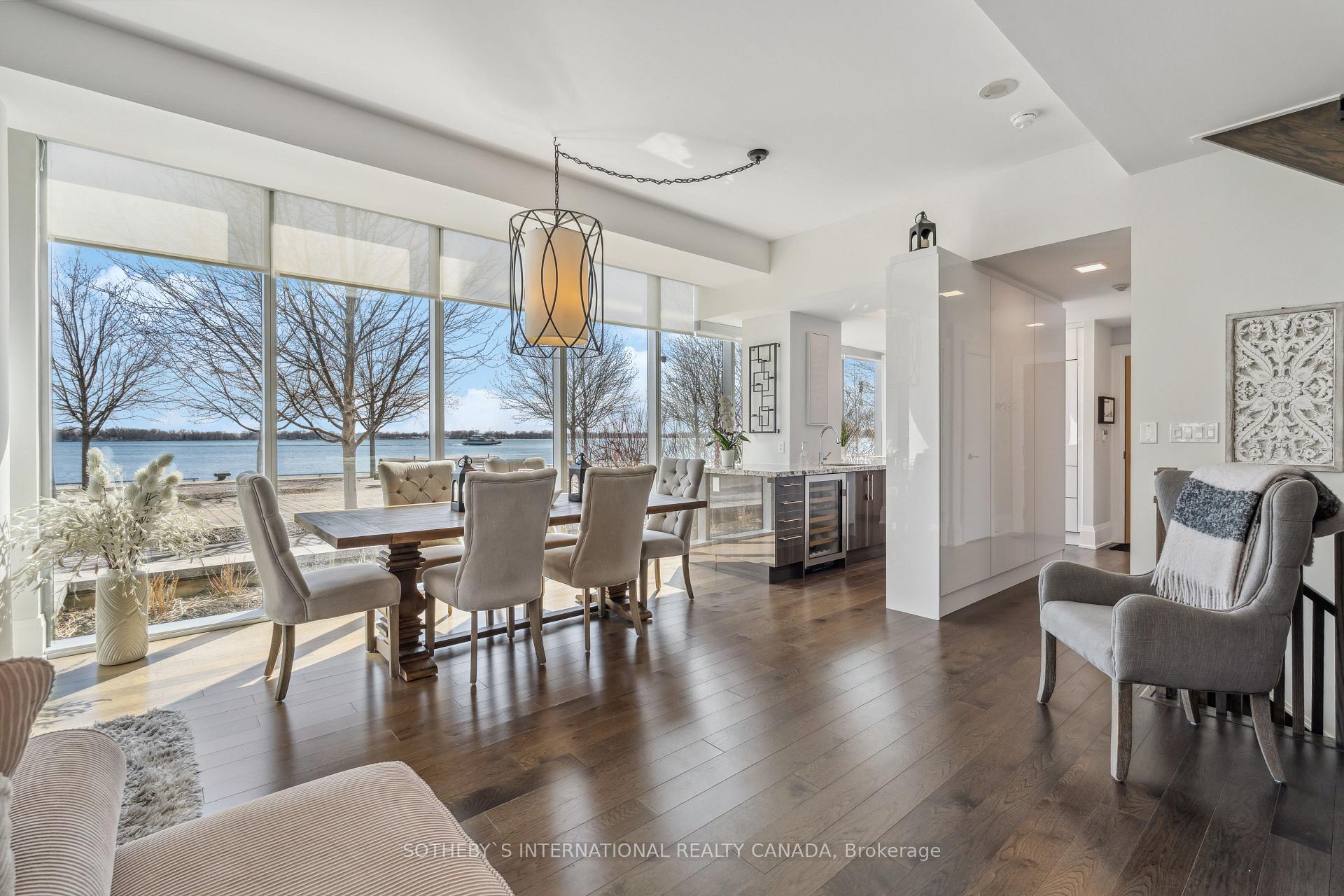 3 Bedrooms Condo at 39 Queens,  Toronto For sale