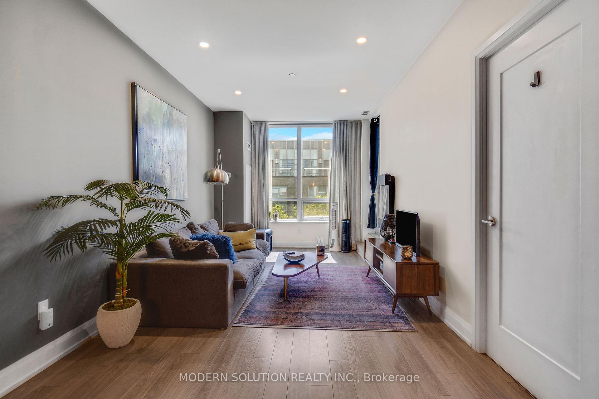 2 Bedrooms Condo at 18 Graydon Hall, Toronto For sale