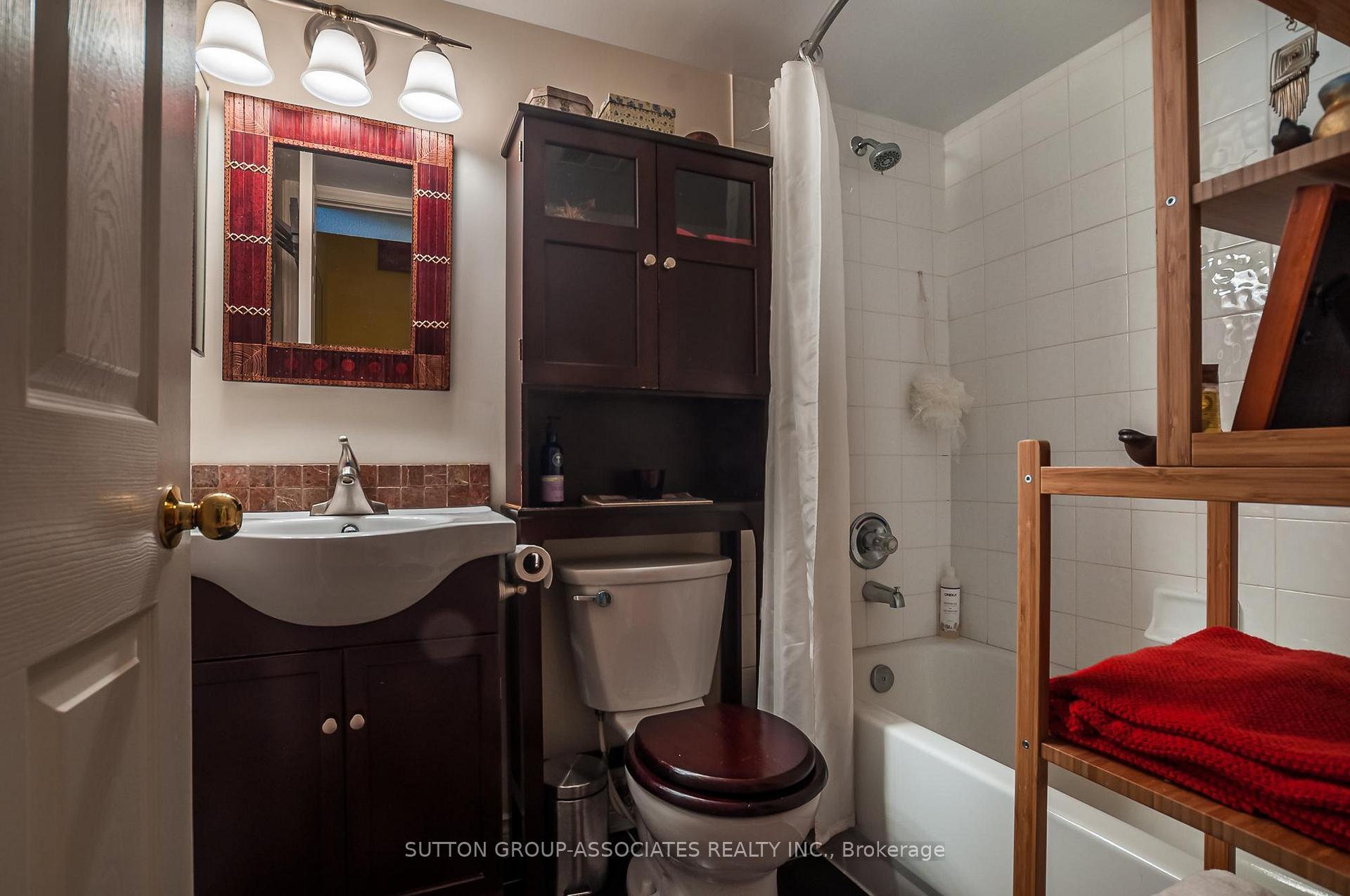 2 Bedrooms Condo at 100 Redpath, Toronto For sale
