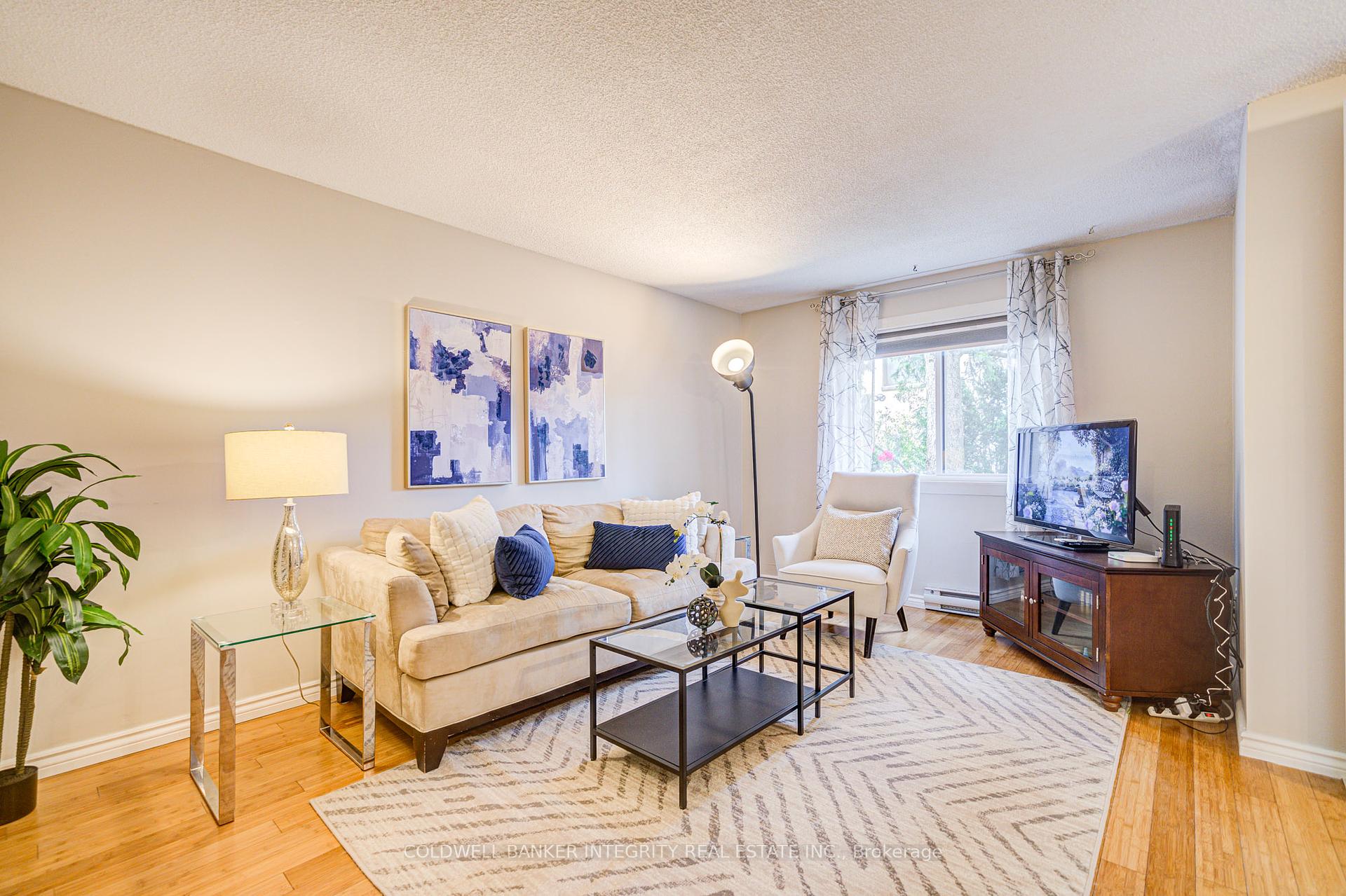 3 Bedrooms Condo at 1036 Falgarwood, Oakville For sale