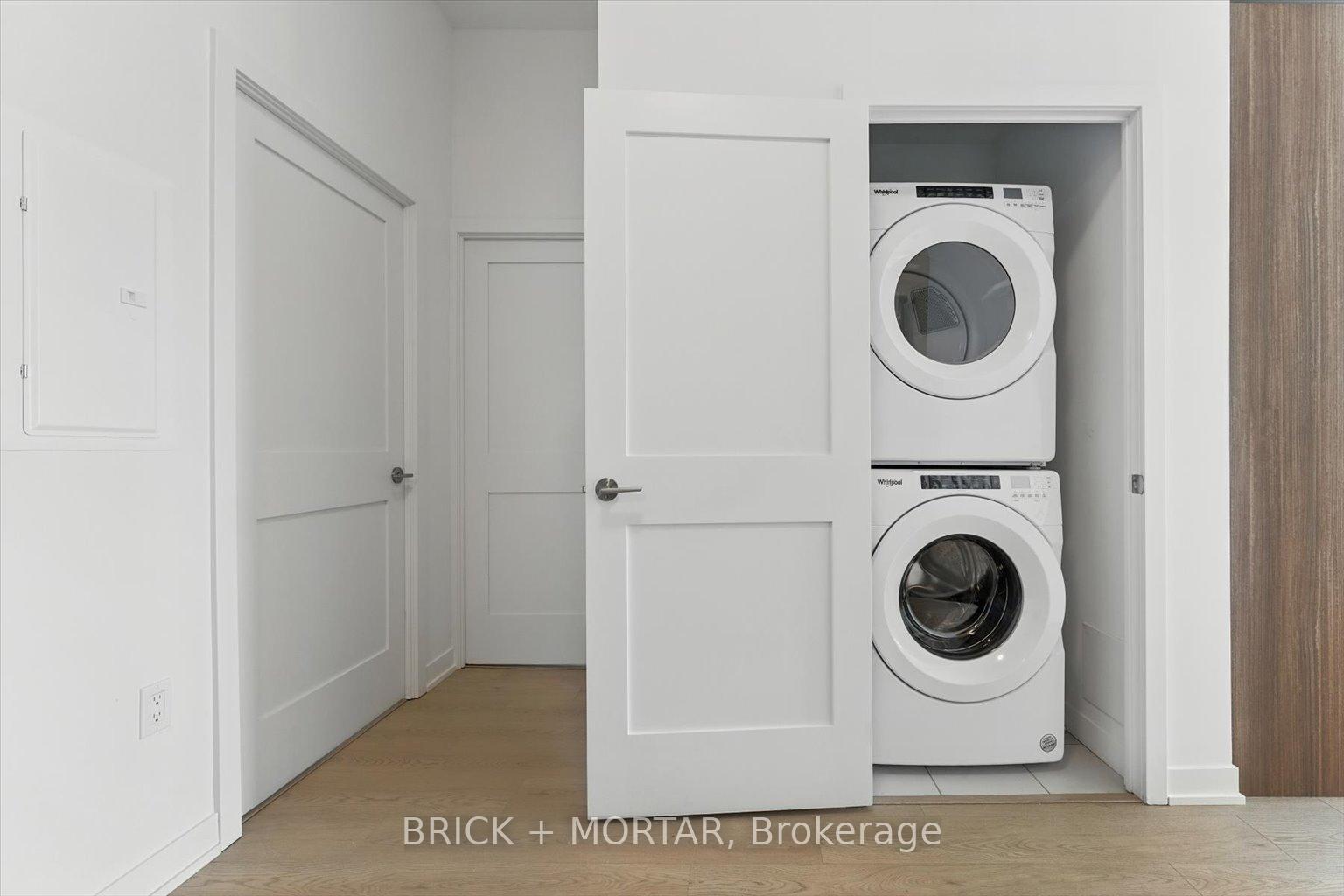 3 Bedrooms Condo at 1 Hillsdale, Toronto For sale