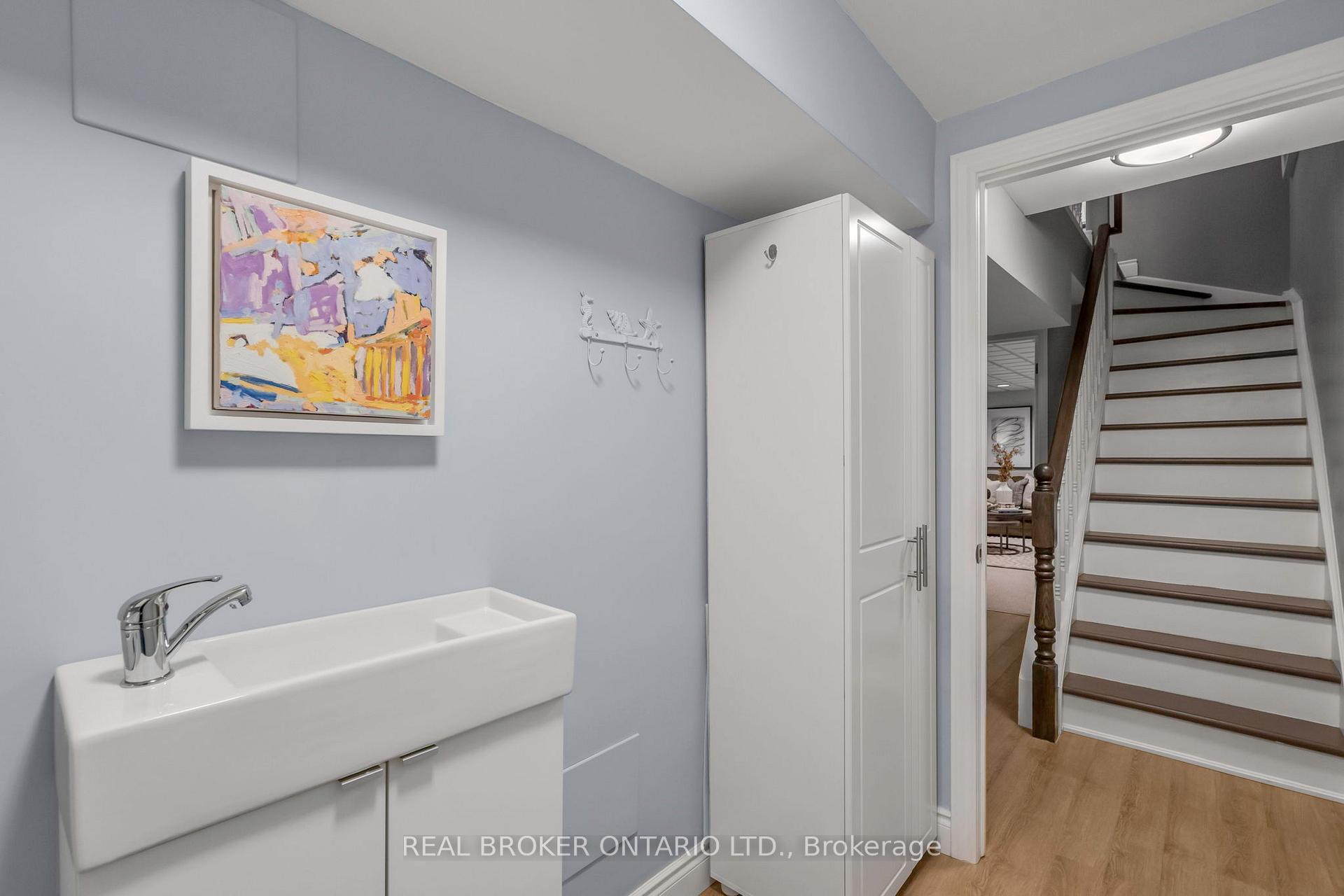 2 Bedrooms Condo at 2015 Cleaver, Burlington For sale