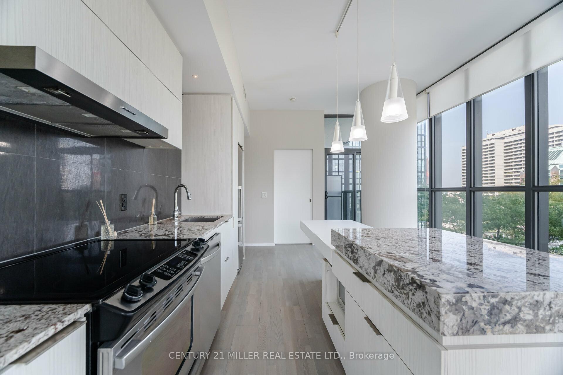 2 Bedrooms Condo at 101 Charles, Toronto For sale