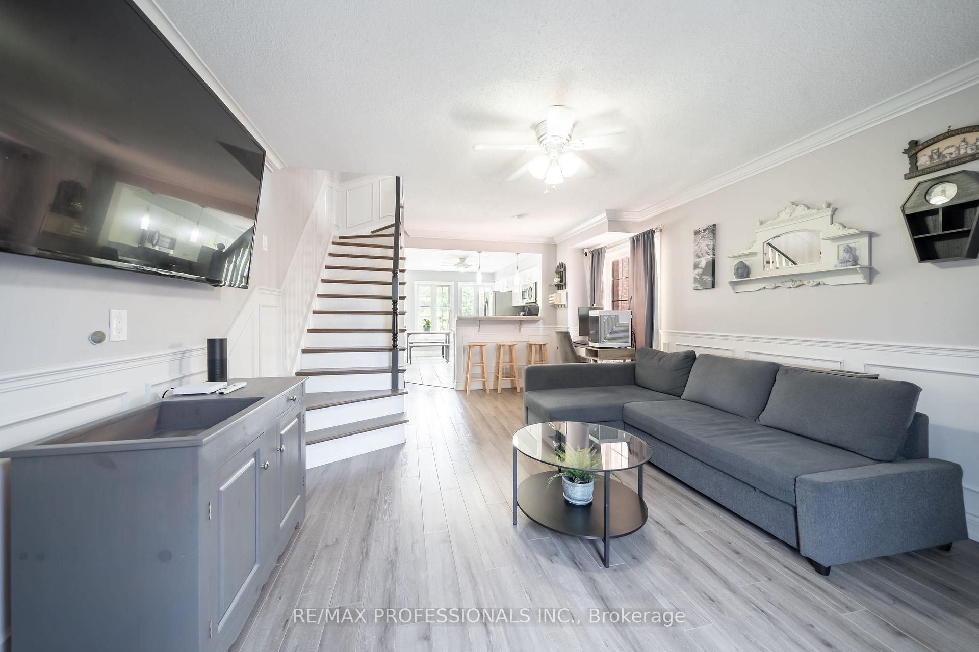 2 Bedrooms Condo at 3480 Upper Middle, Burlington For sale