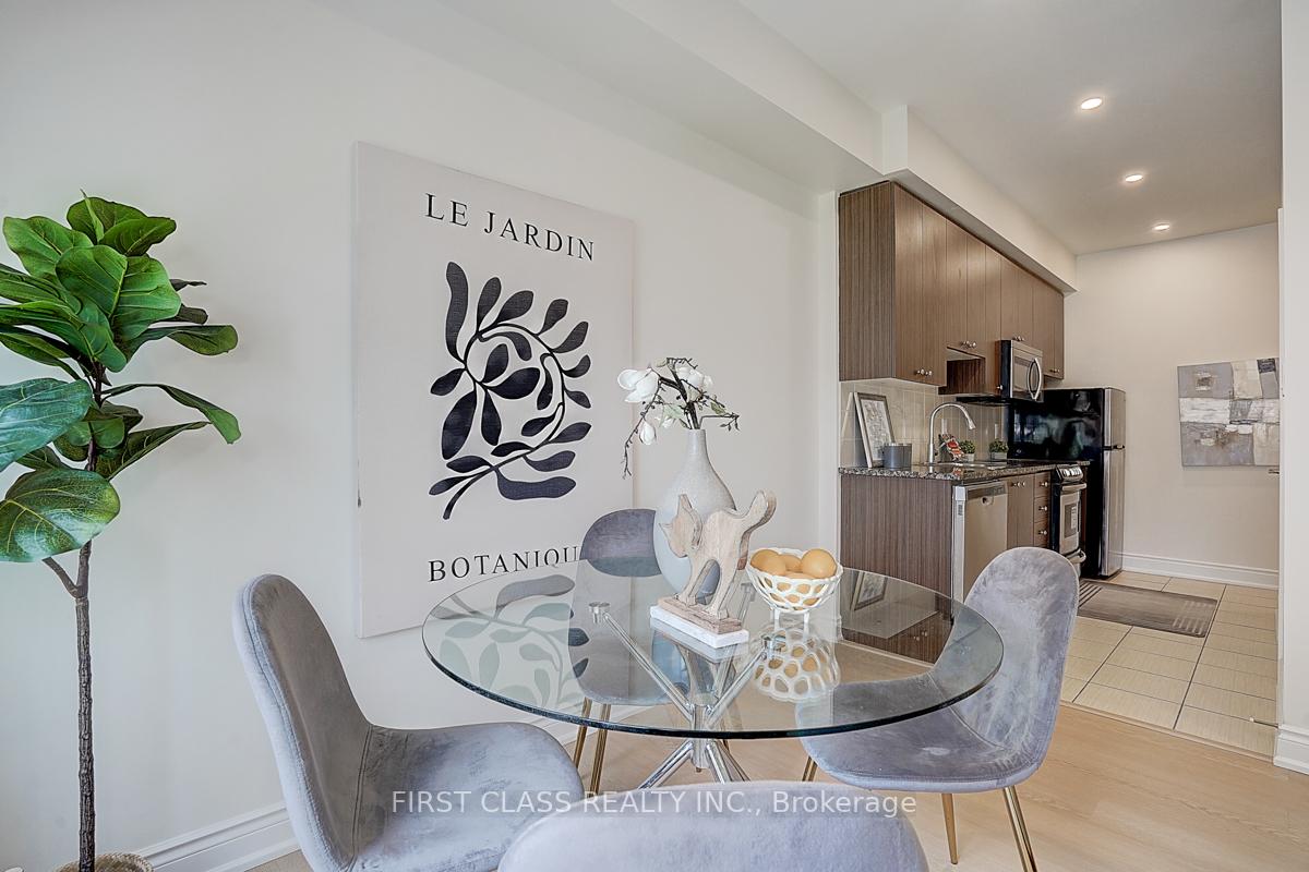3 Bedrooms Condo at 17 Coneflower,  Toronto For sale