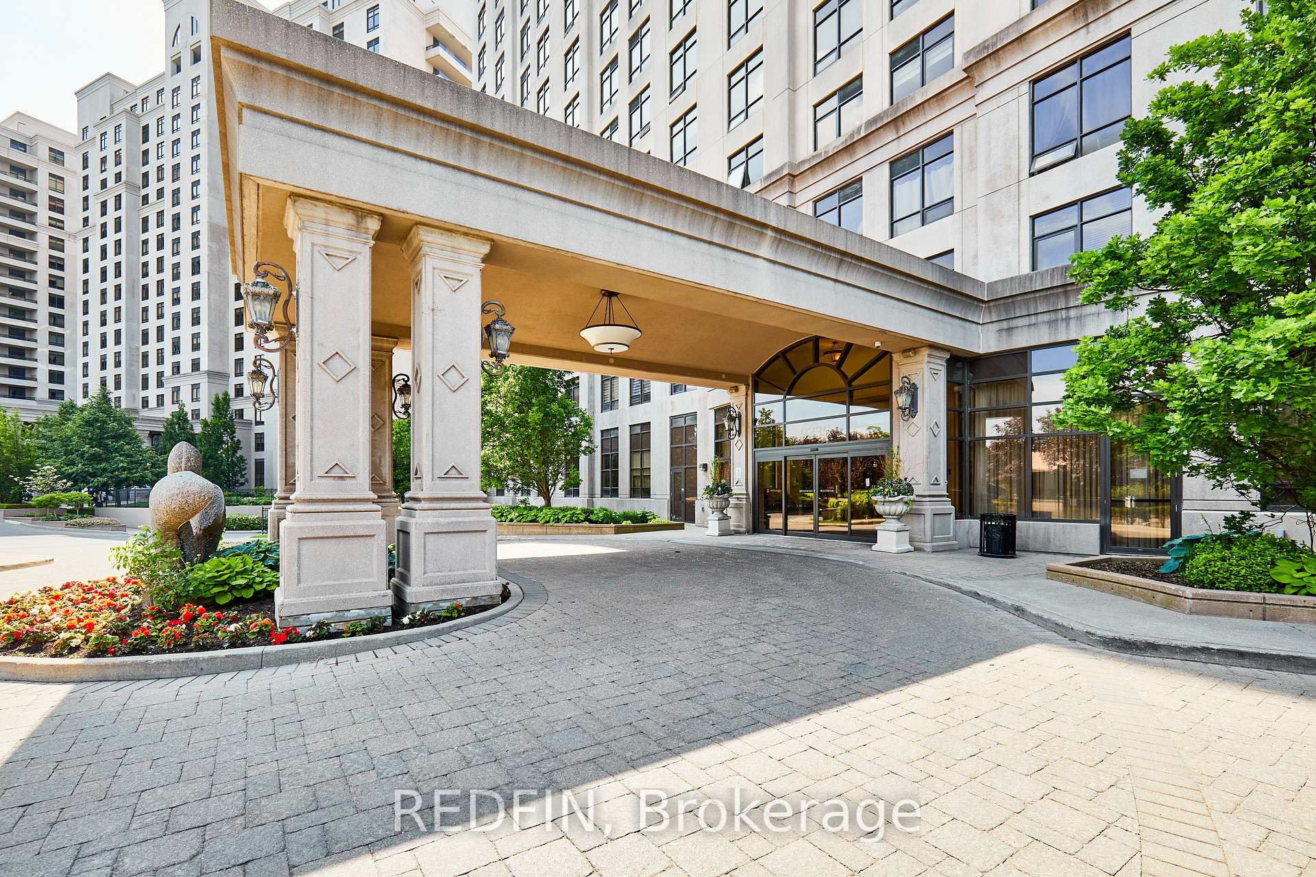 2 Bedrooms Condo at 9235 Jane, Vaughan For sale