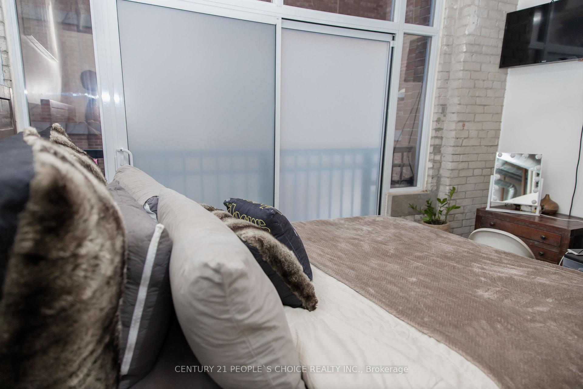 1 Bedroom Condo at 955 Queen,  Toronto For sale