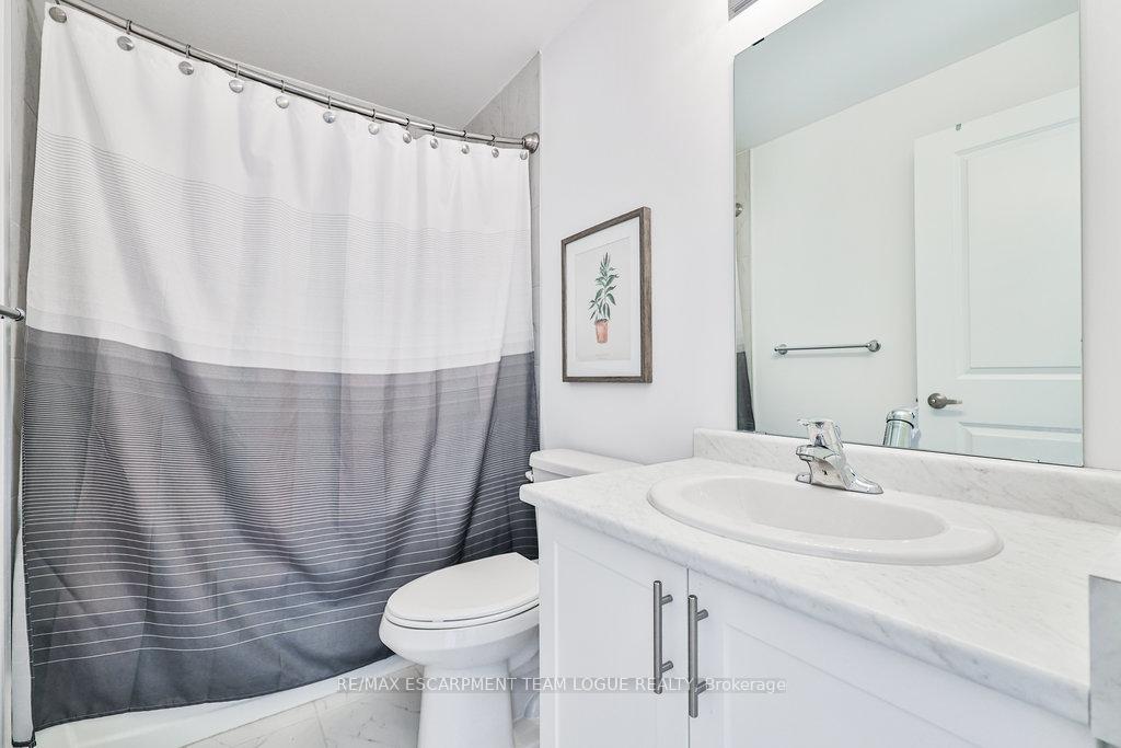 2 Bedrooms Condo at 450 Dundas,  Hamilton For sale