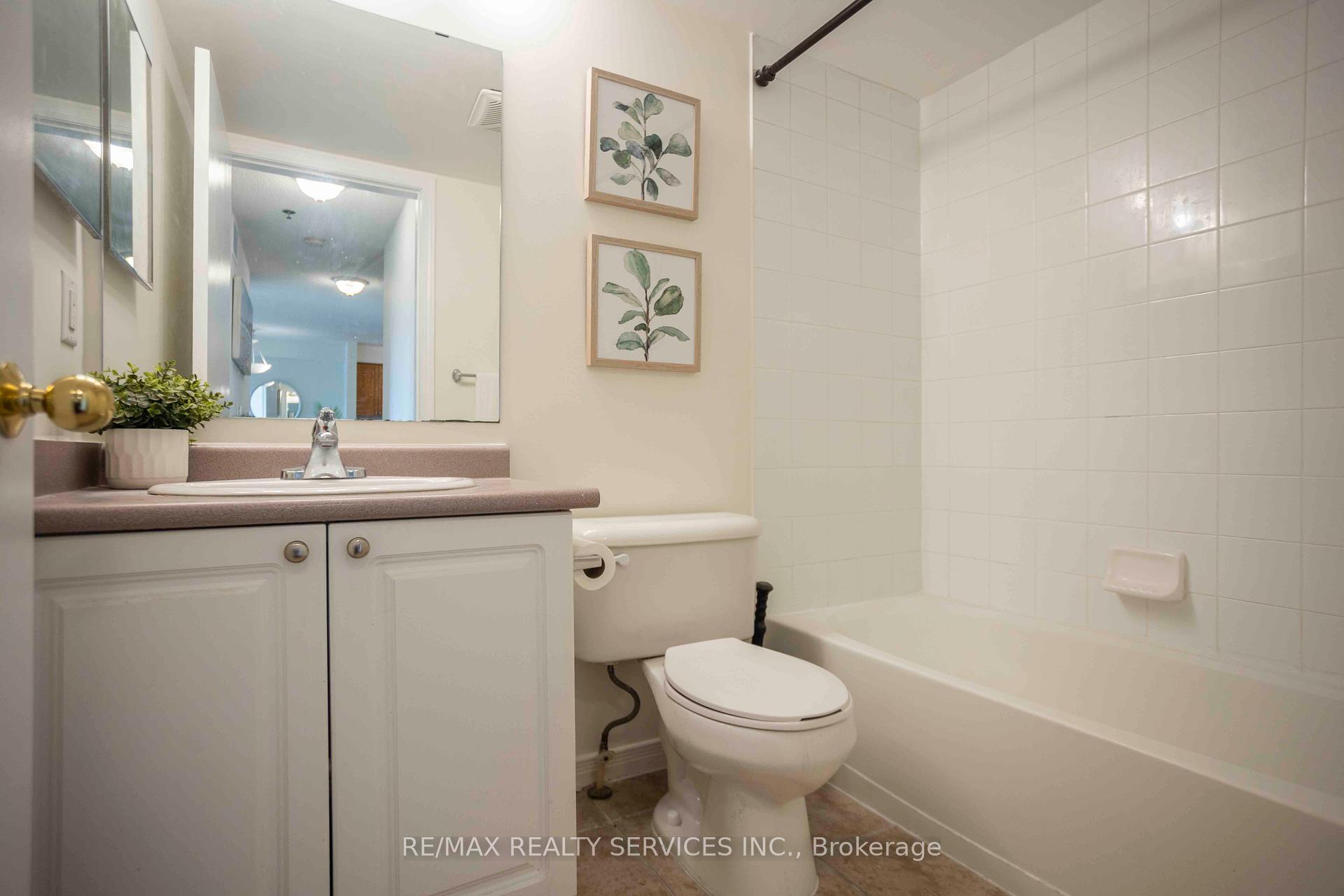3 Bedrooms Condo at 684 Warden, Toronto For sale