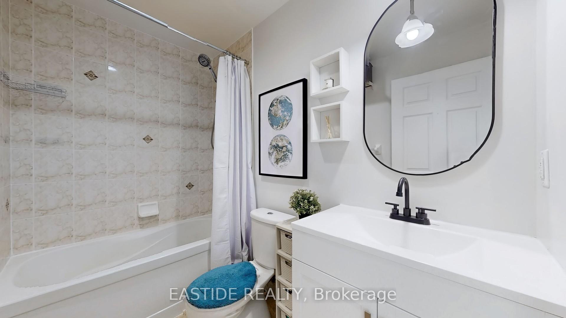 2 Bedrooms Condo at 18 Holmes, Toronto For sale