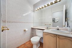 135 Maitland Street W 205