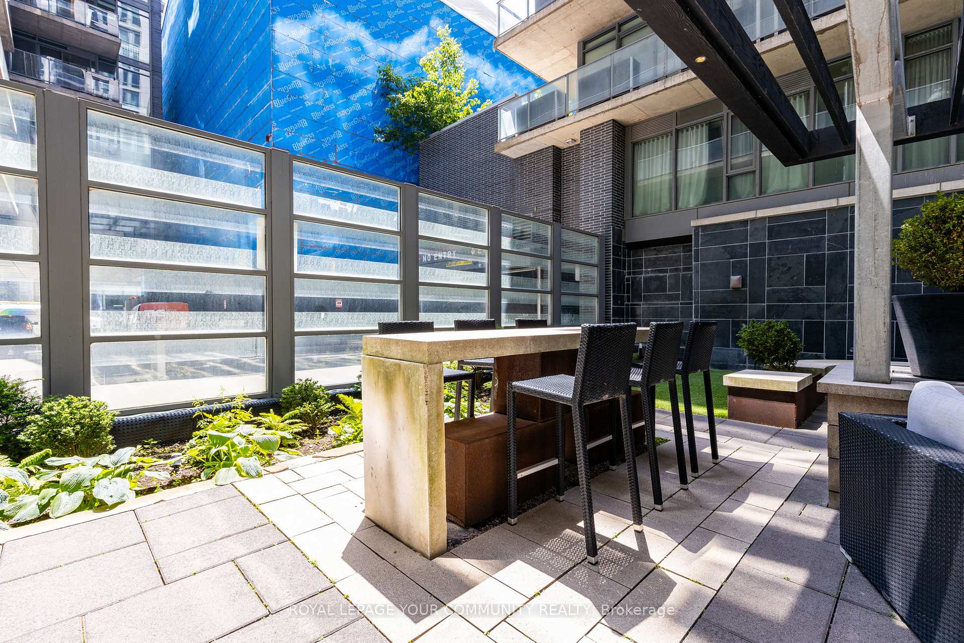 1 Bedroom Condo at 650 King, Toronto For sale