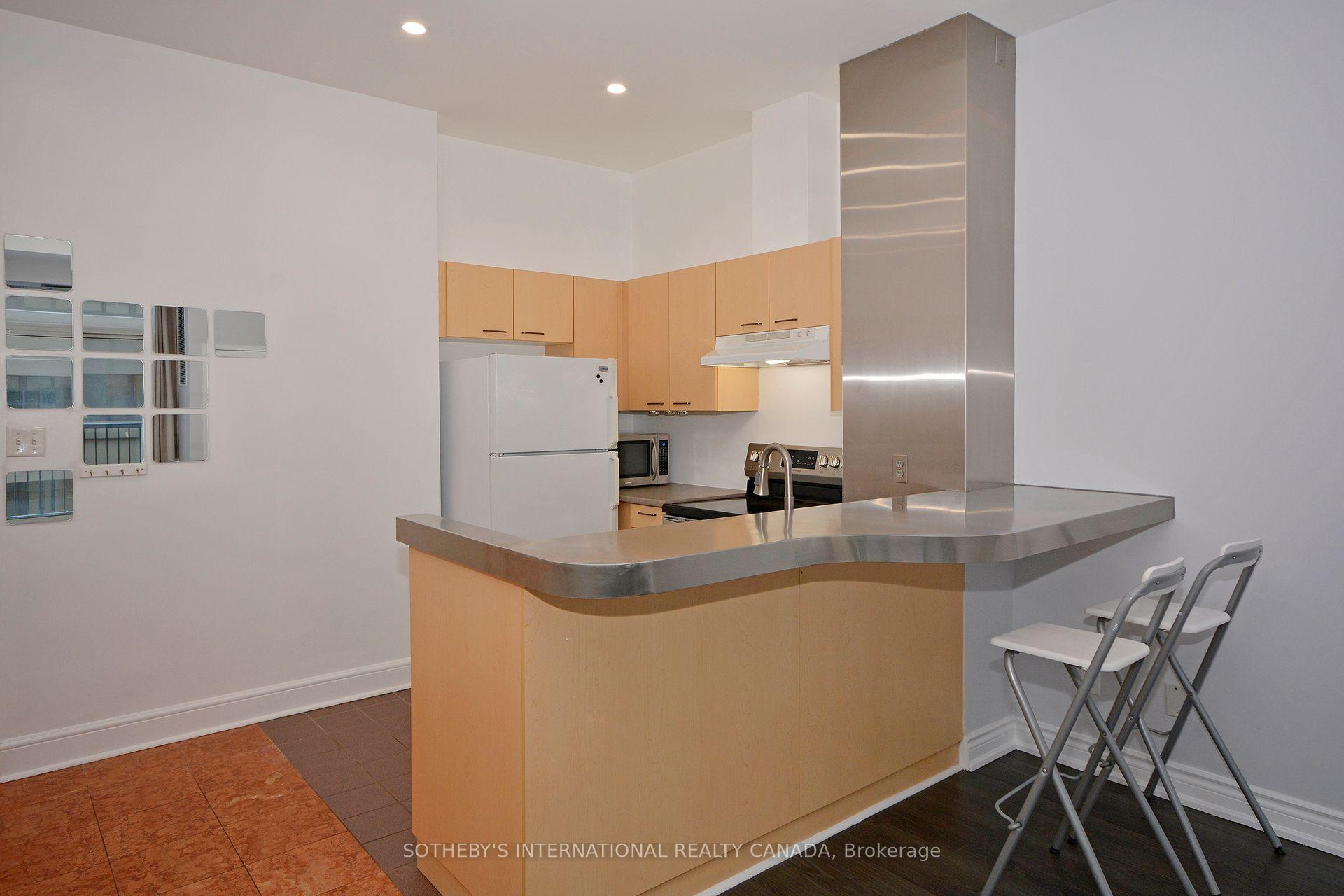 1 Bedroom Condo at 8 Wellesley, Toronto For sale