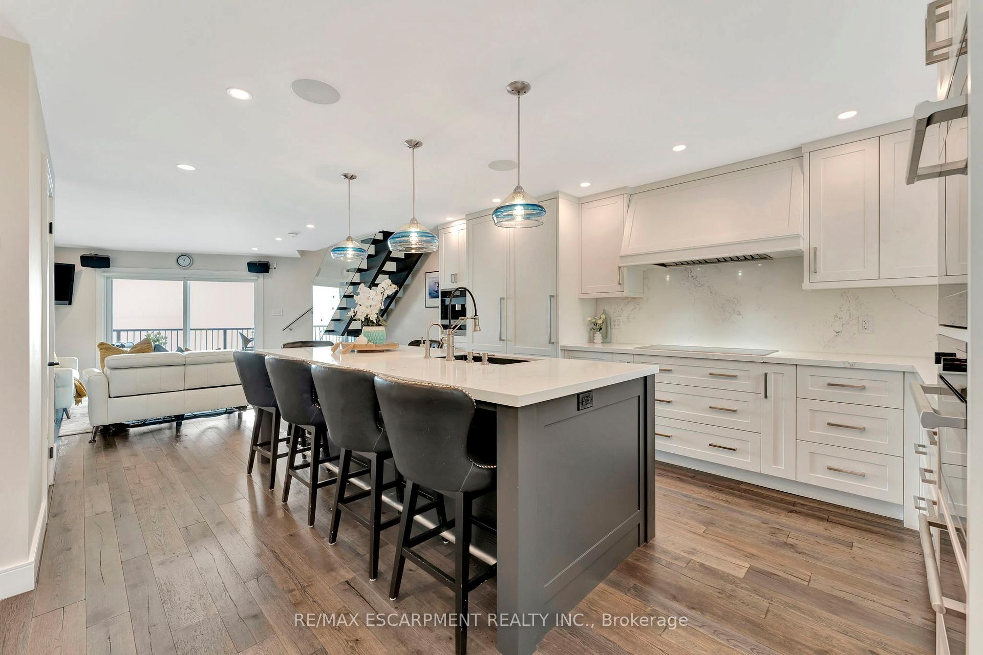 1 Bedroom Condo at 2136 Old Lakeshore, Burlington For sale