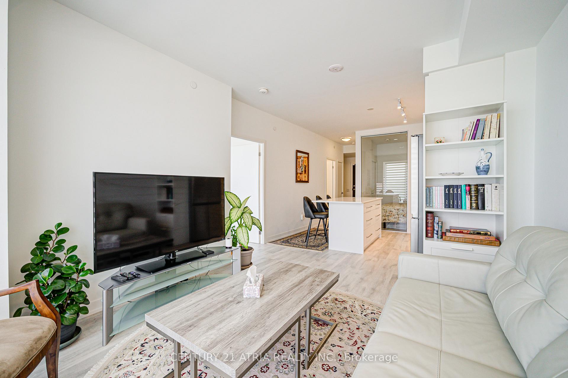 3 Bedrooms Condo at 7 Golden Lion, Toronto For sale