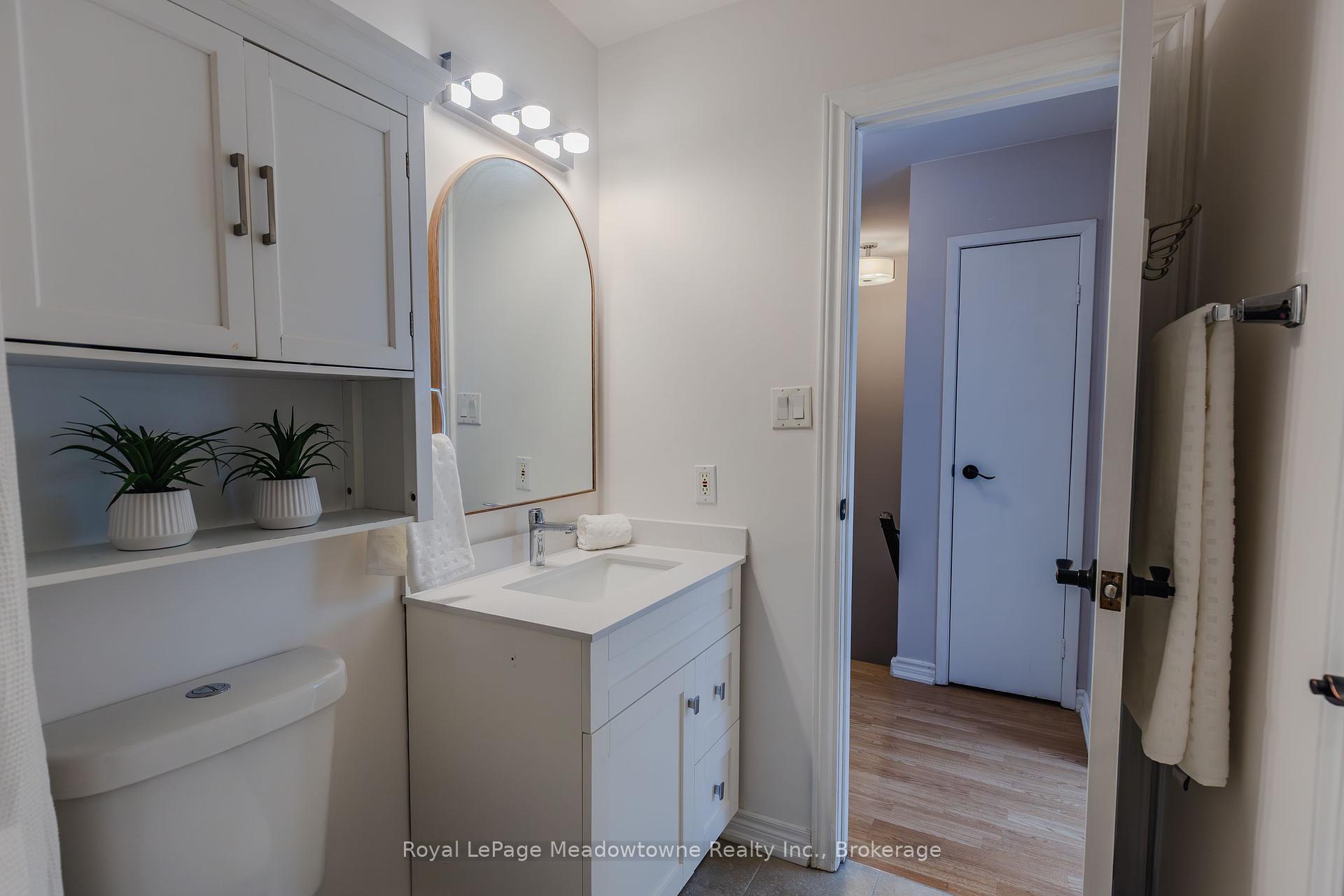 3 Bedrooms Condo at 6240 Montevideo, Mississauga For sale