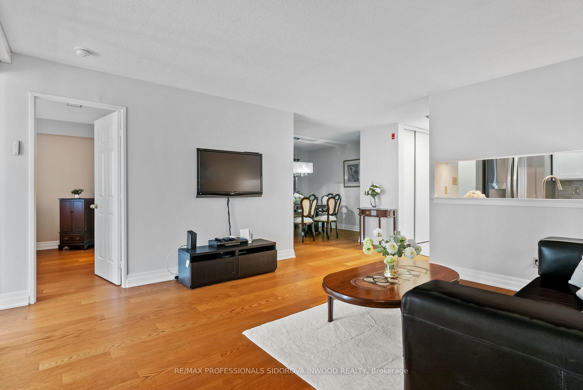 3 Bedrooms Condo at 20 Southport, Toronto For sale