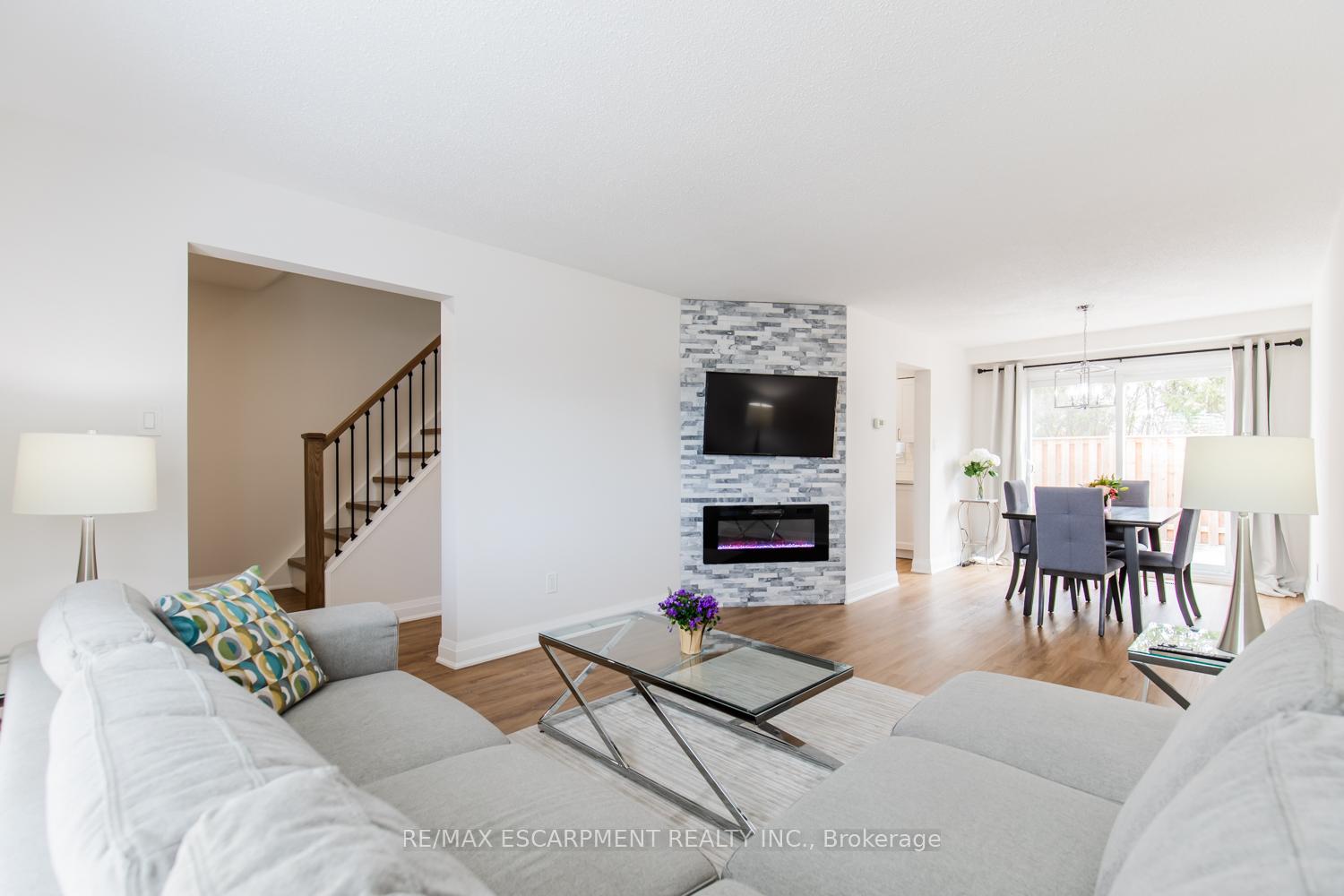 3 Bedrooms Condo at 150 Gateshead, Hamilton For sale
