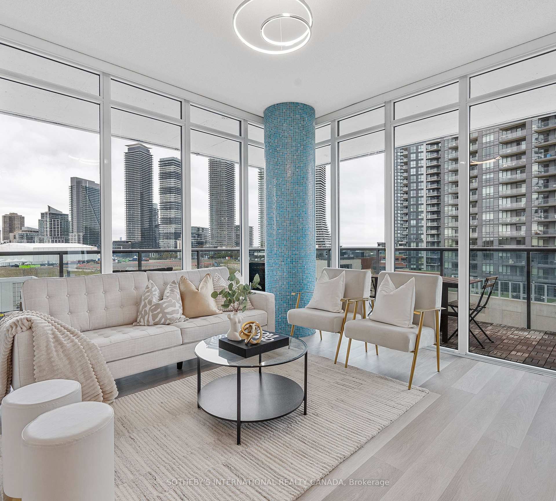 3 Bedrooms Condo at 88 Park Lawn, Toronto For sale