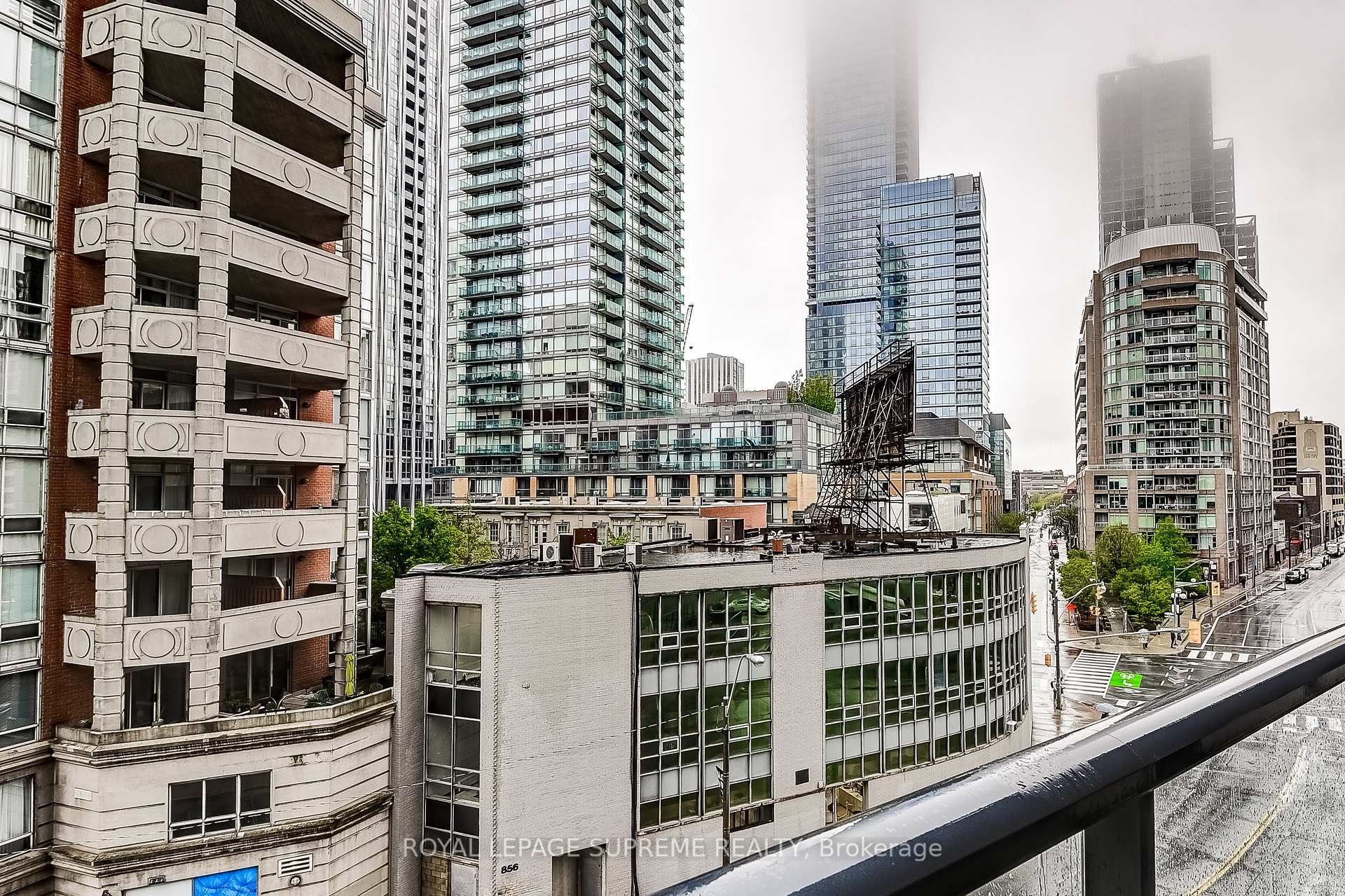 2 Bedrooms Condo at 825 Church, Toronto For sale