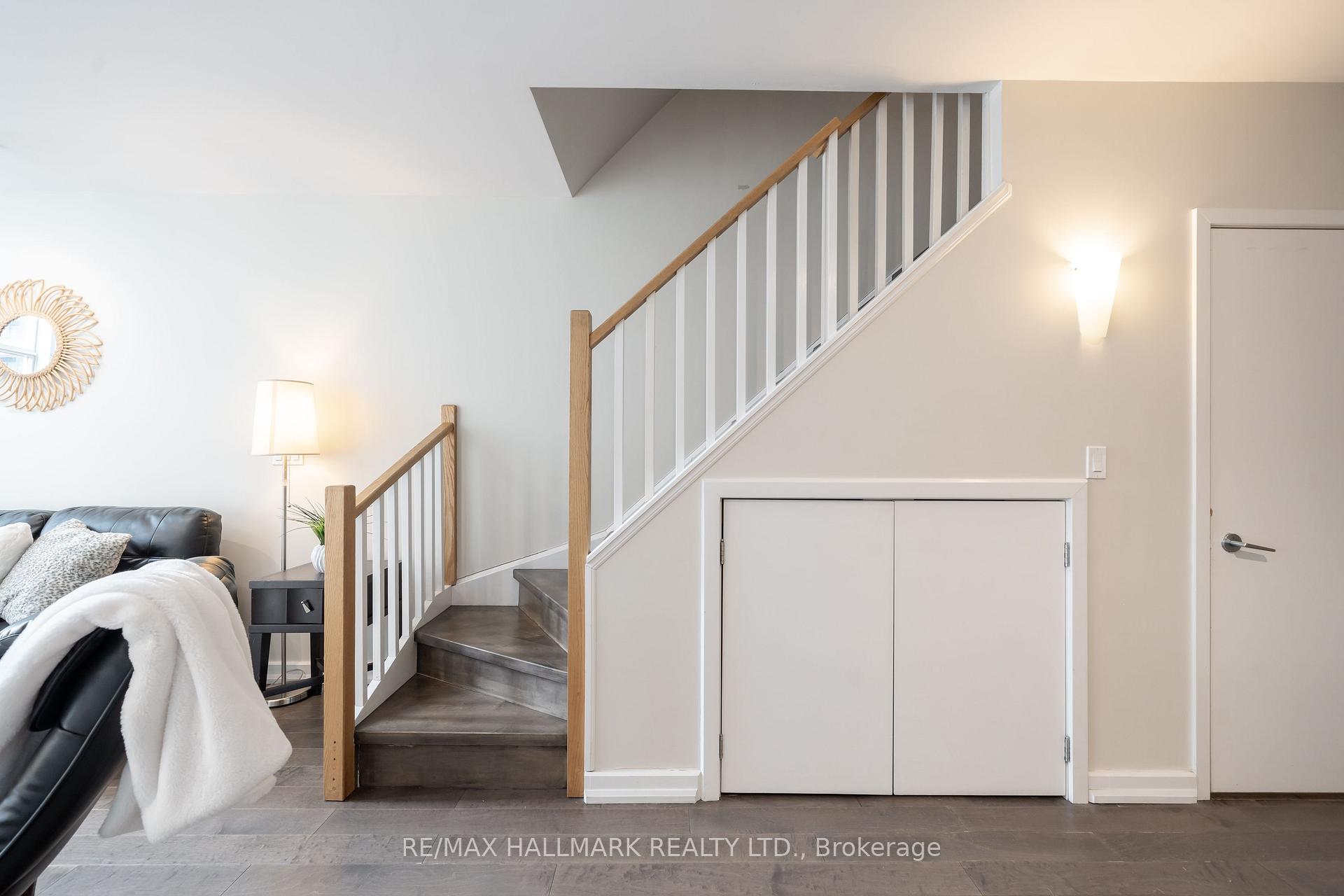 2 Bedrooms Condo at 36 Blue Jays,  Toronto For sale