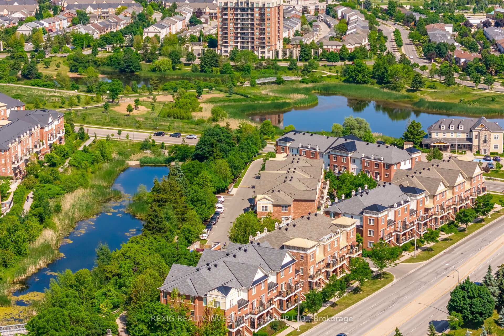 2 Bedrooms Condo at 95 DUNDAS, Oakville For sale