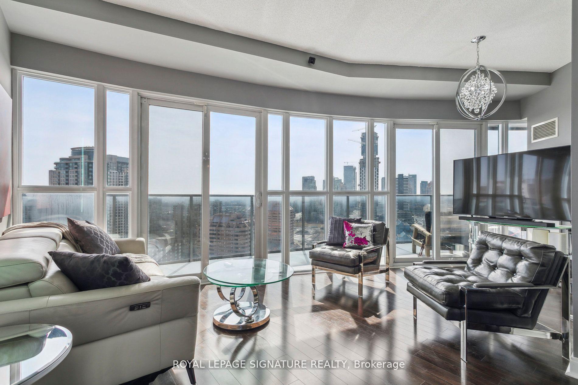 3 Bedrooms Condo at 60 Absolute, Mississauga For sale