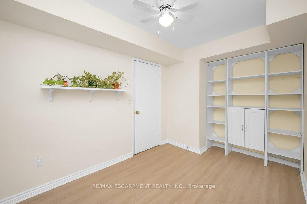 3 Bedrooms Condo at 101 Bristol, Mississauga For sale
