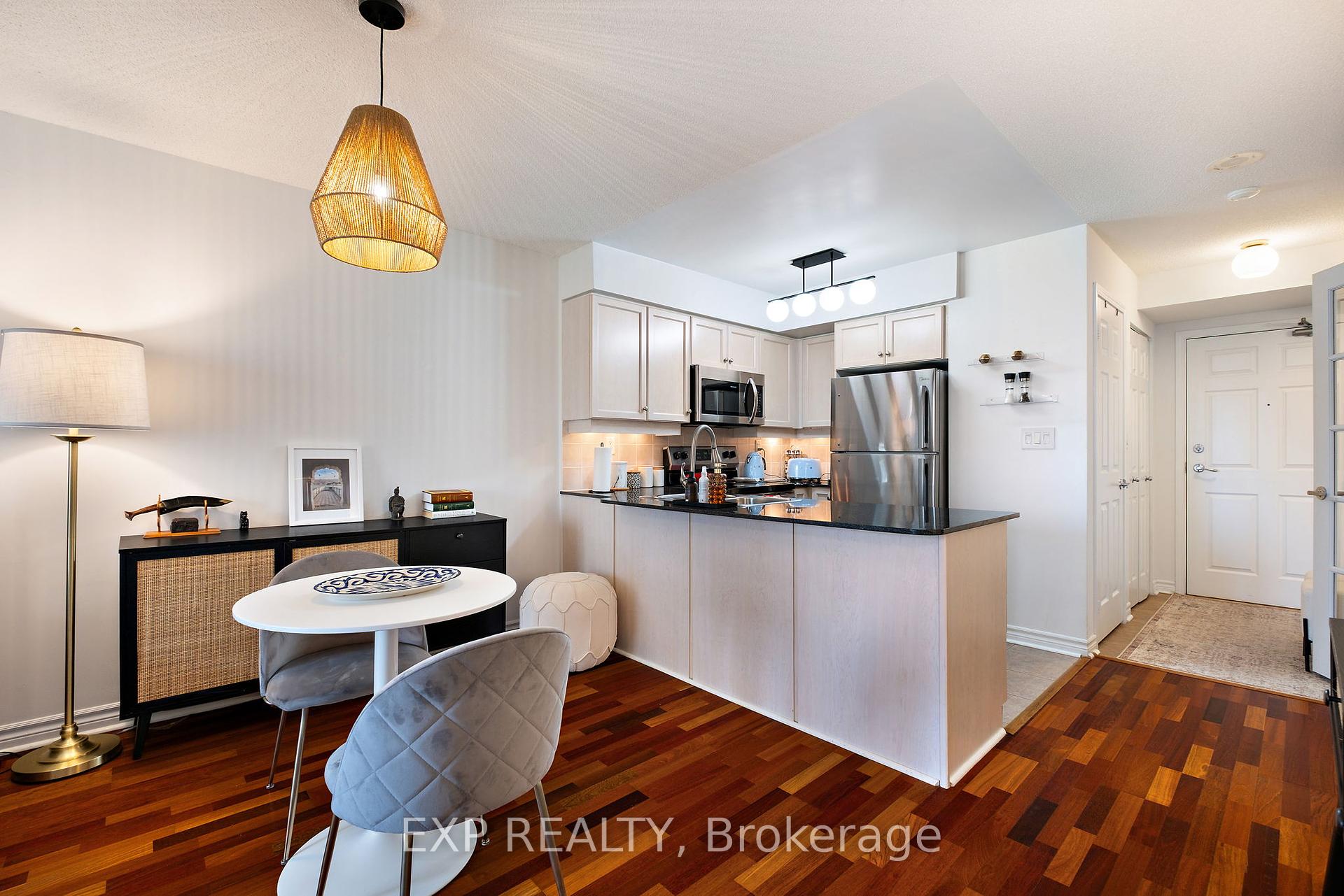 2 Bedrooms Condo at 19 Barberry, Toronto For sale