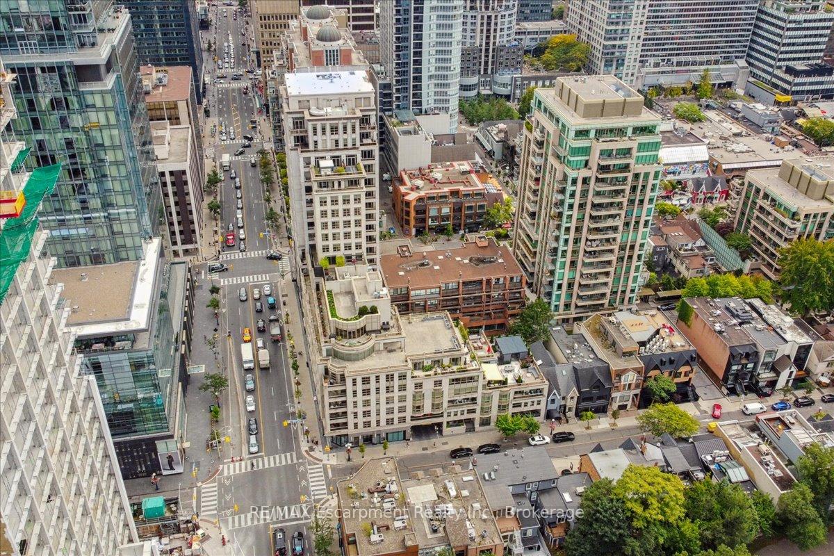 3 Bedrooms Condo at 68 Yorkville, Toronto For sale