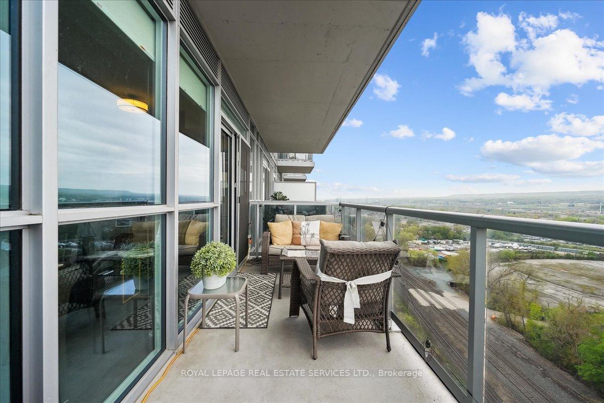 2 Bedrooms Condo at 2081 Fairview, Burlington For sale